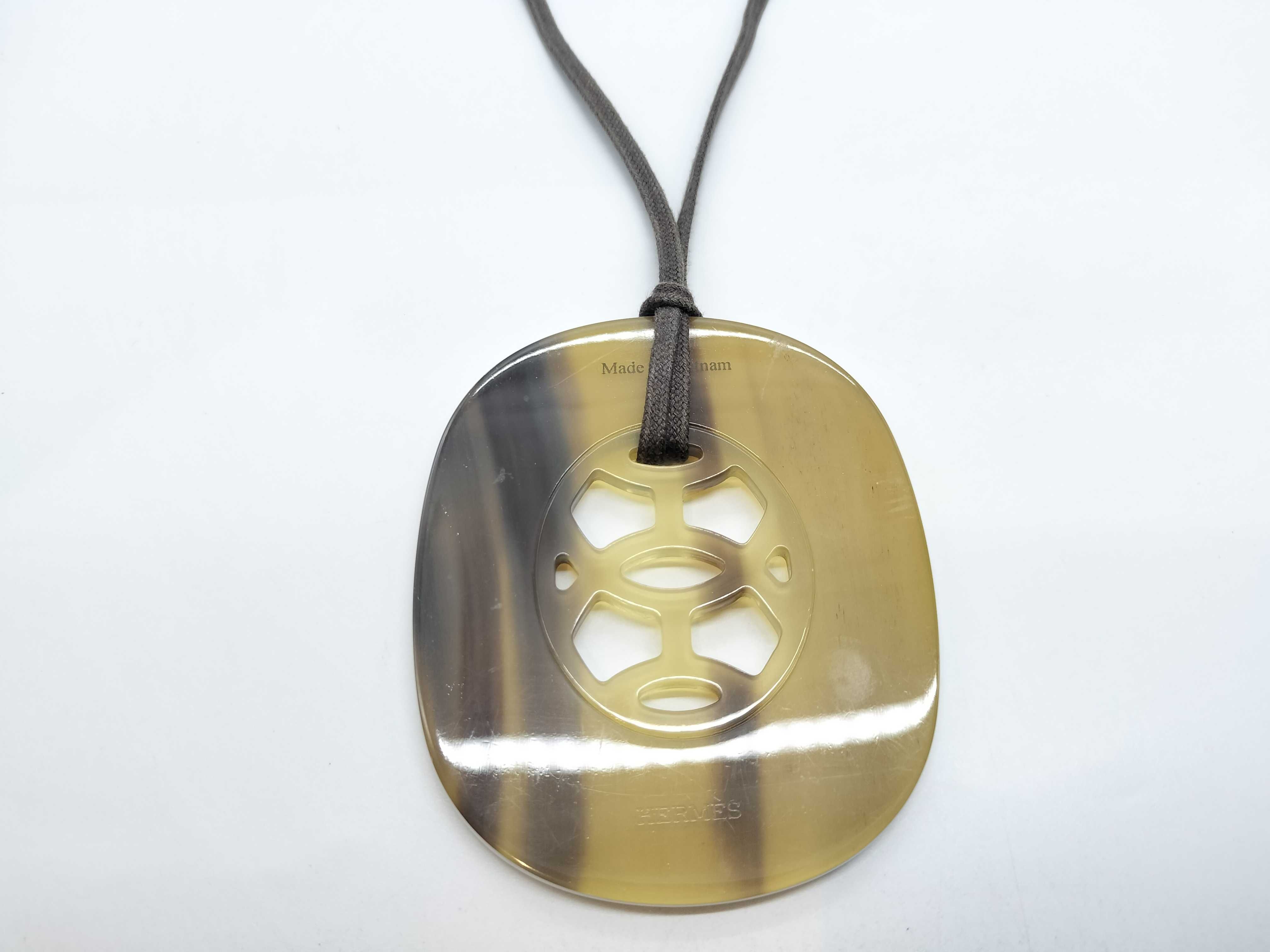 Lift GM Buffalo Horn White Necklace