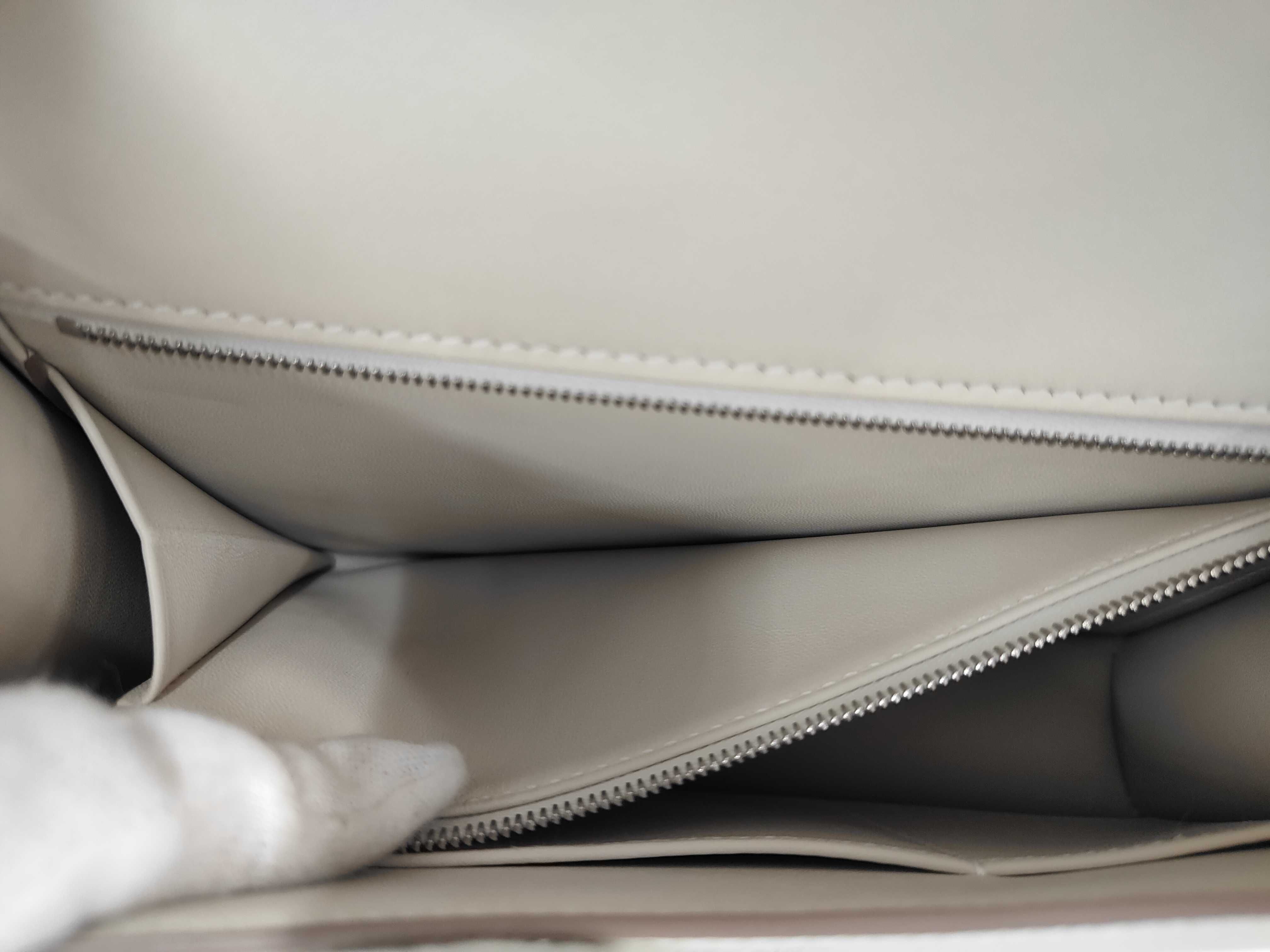 Constance 24 Veau Epsom Craie Silver Hardware K Stamp Shoulder Bag — view 10
