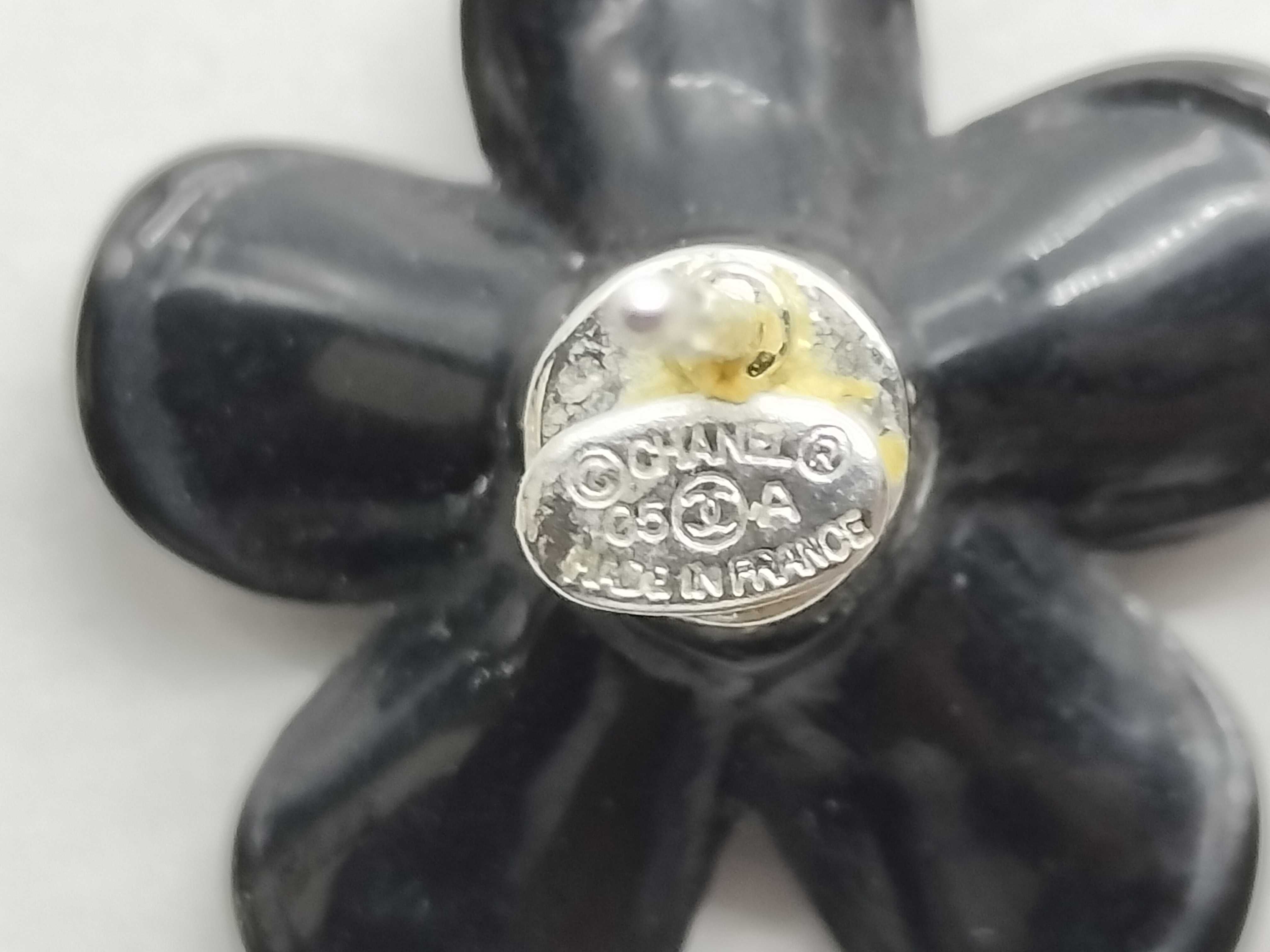 05A Coco Flower Motif Black Earrings — view 6