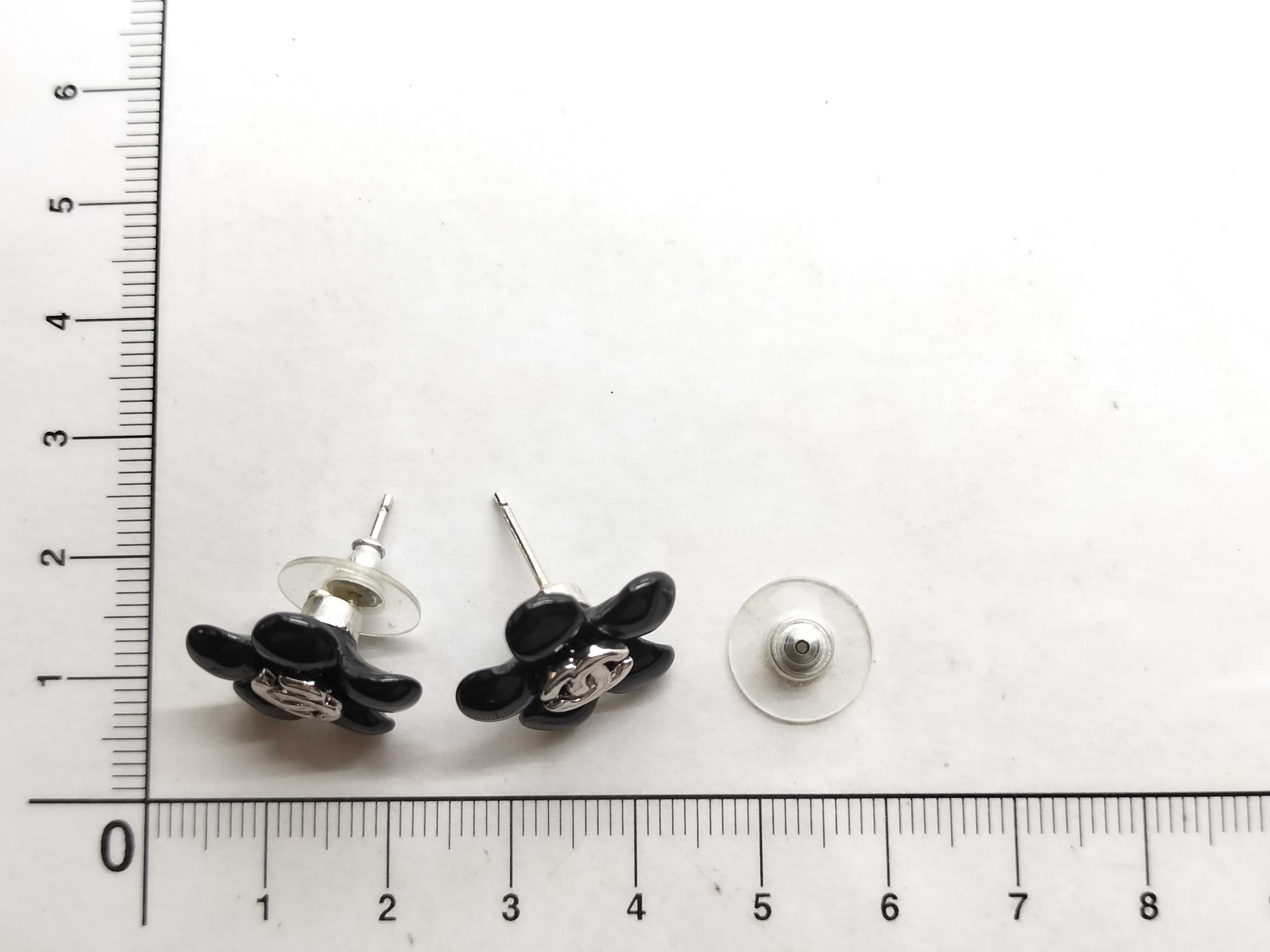 05A Coco Flower Motif Black Earrings — view 7