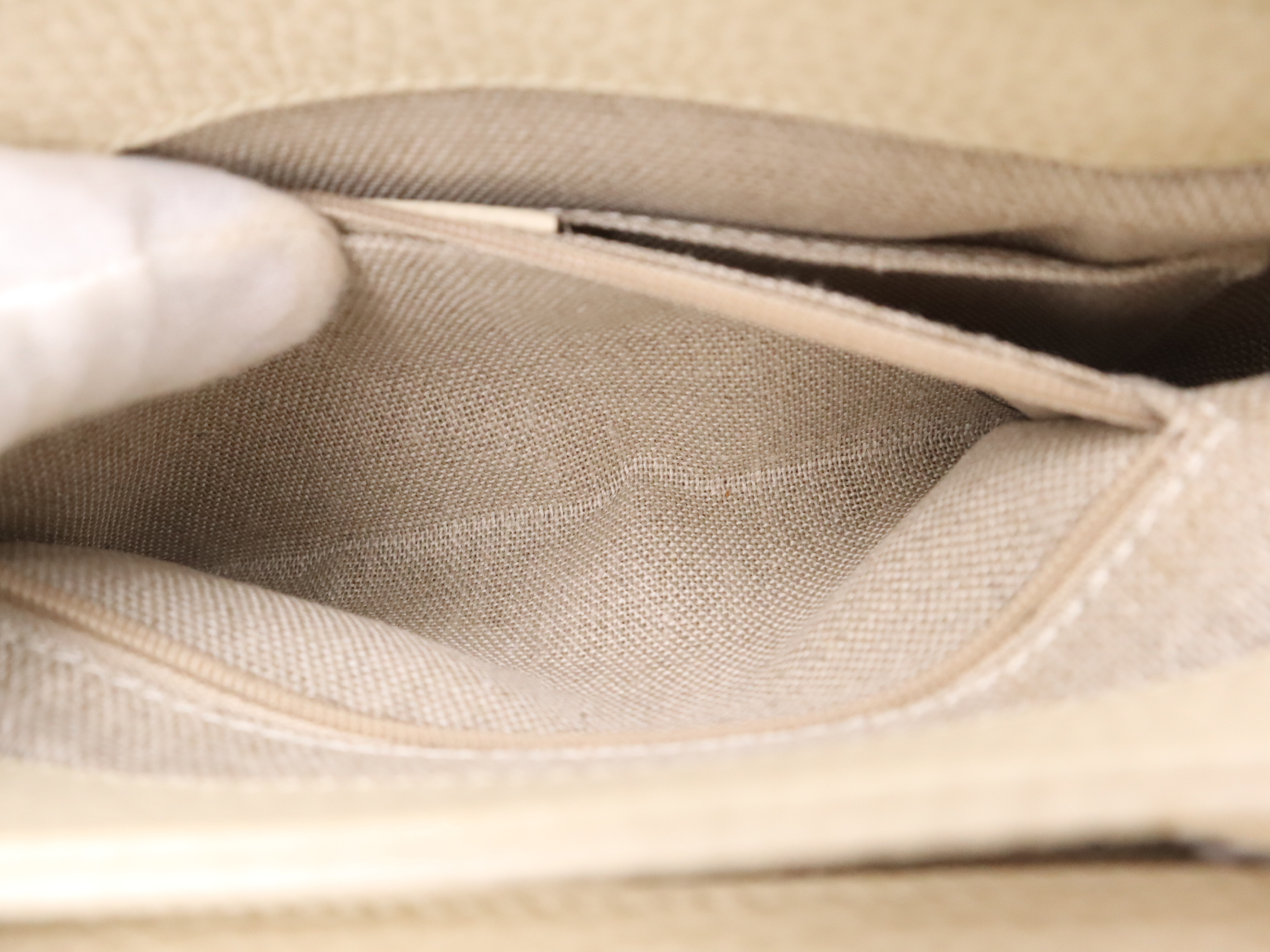 607720 Leather Interlocking G Chain Shoulder Bag, White, Gold Hardware, with Shoulder Strap — view 12