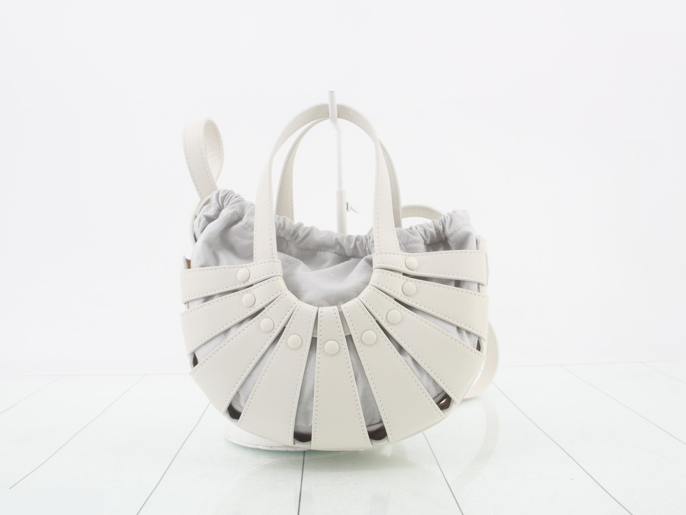 The Shell 2-way handbag — view 2