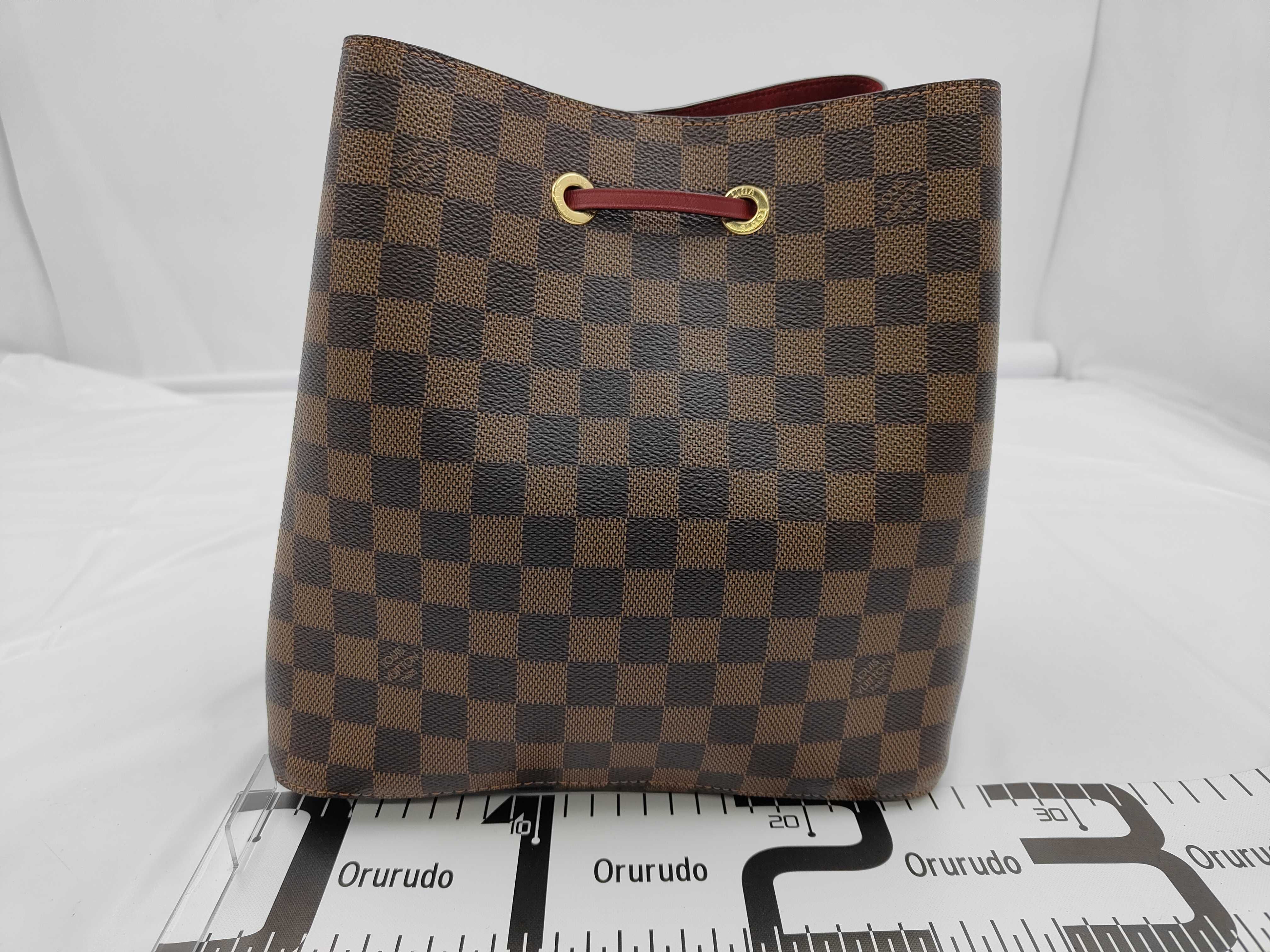 LV NeoNoe Shoulder Bag — view 2