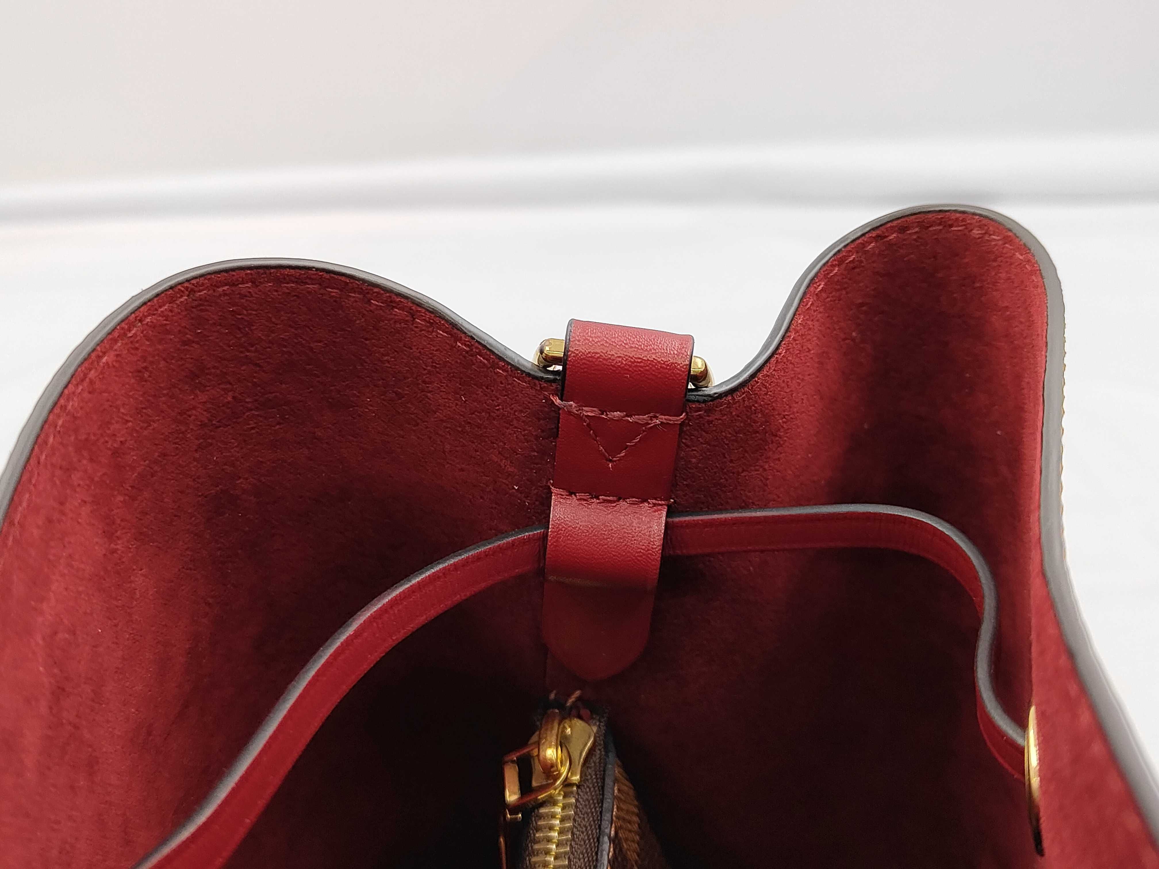 LV NeoNoe Shoulder Bag — view 3
