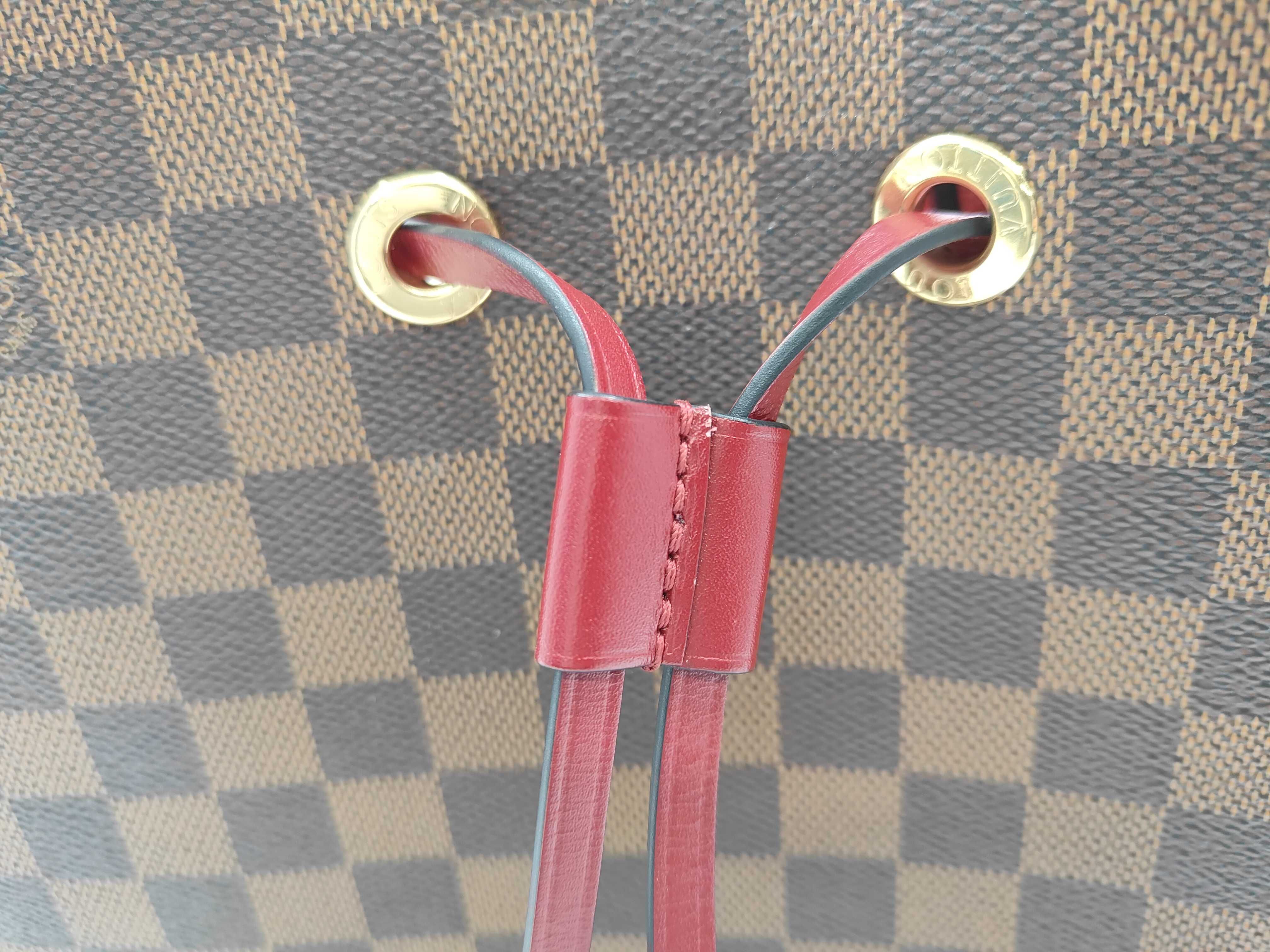 LV NeoNoe Shoulder Bag — view 7