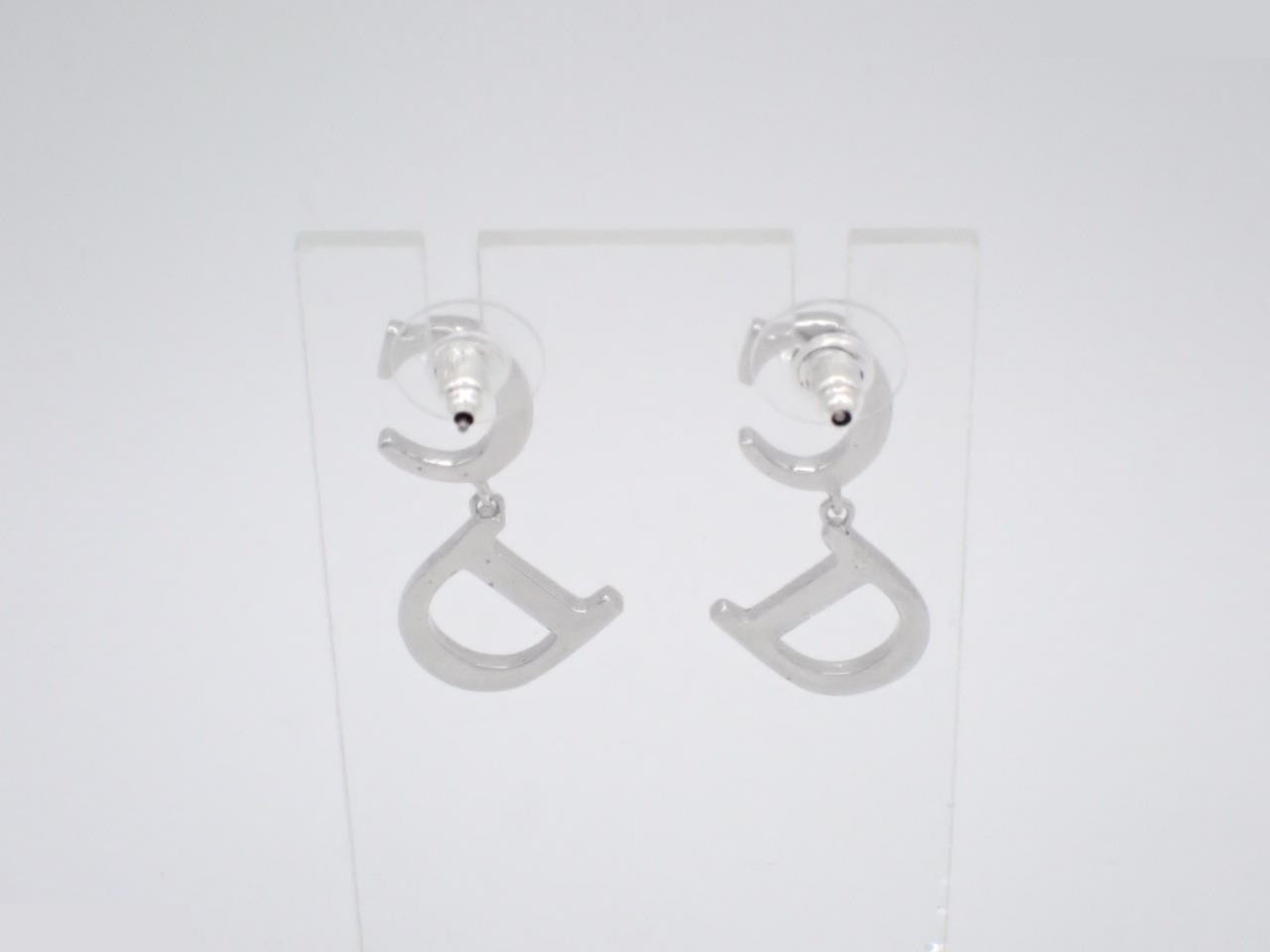 Other lines: Precious metals and earrings — view 2