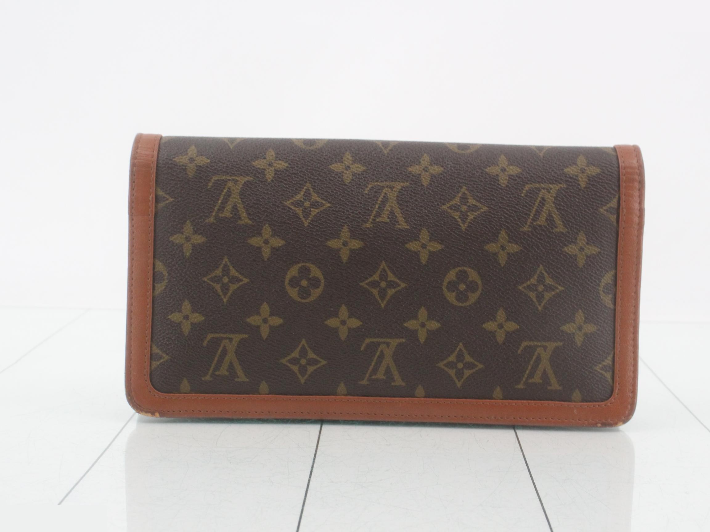 clutch — view 2