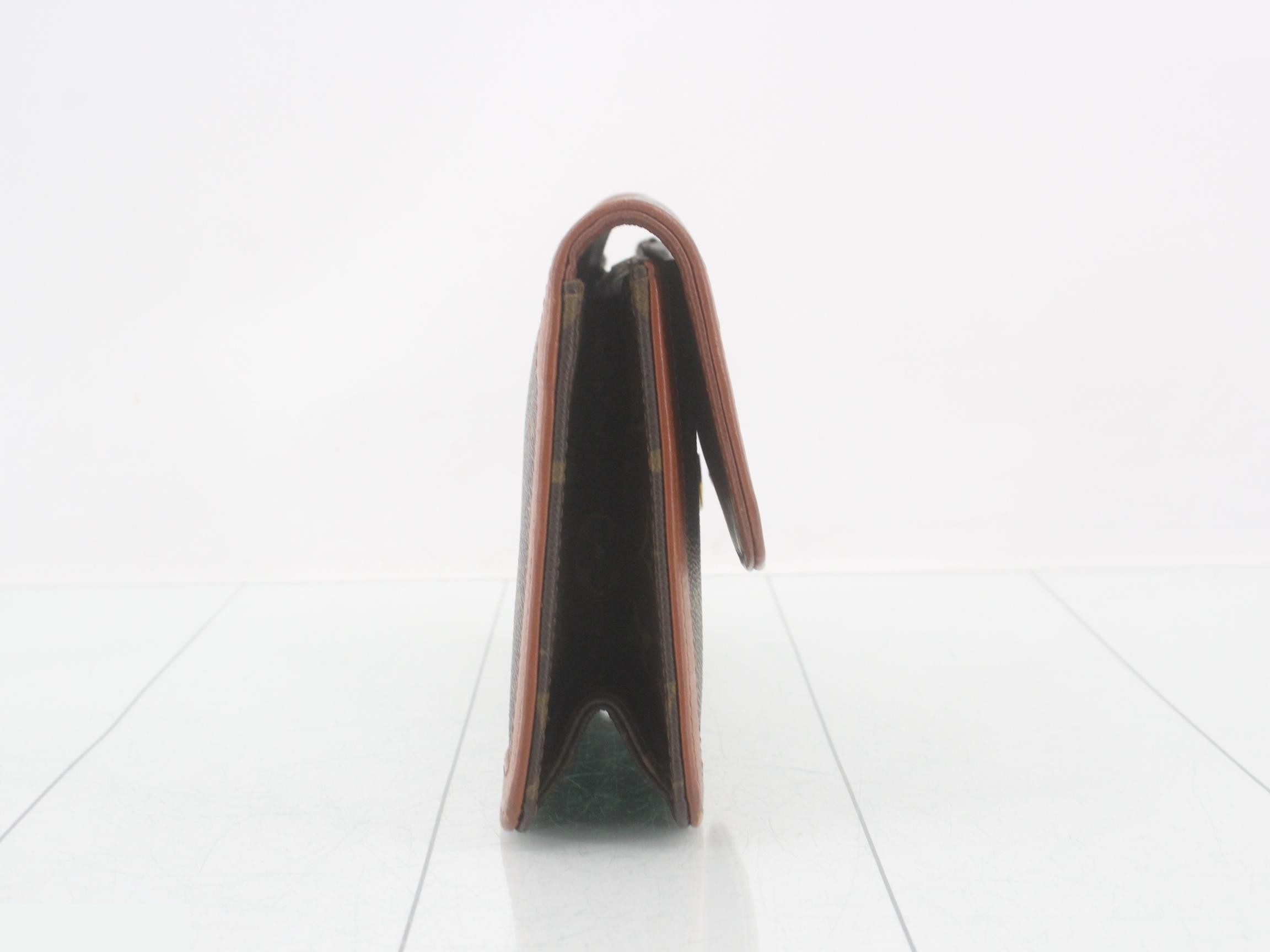 clutch — view 4