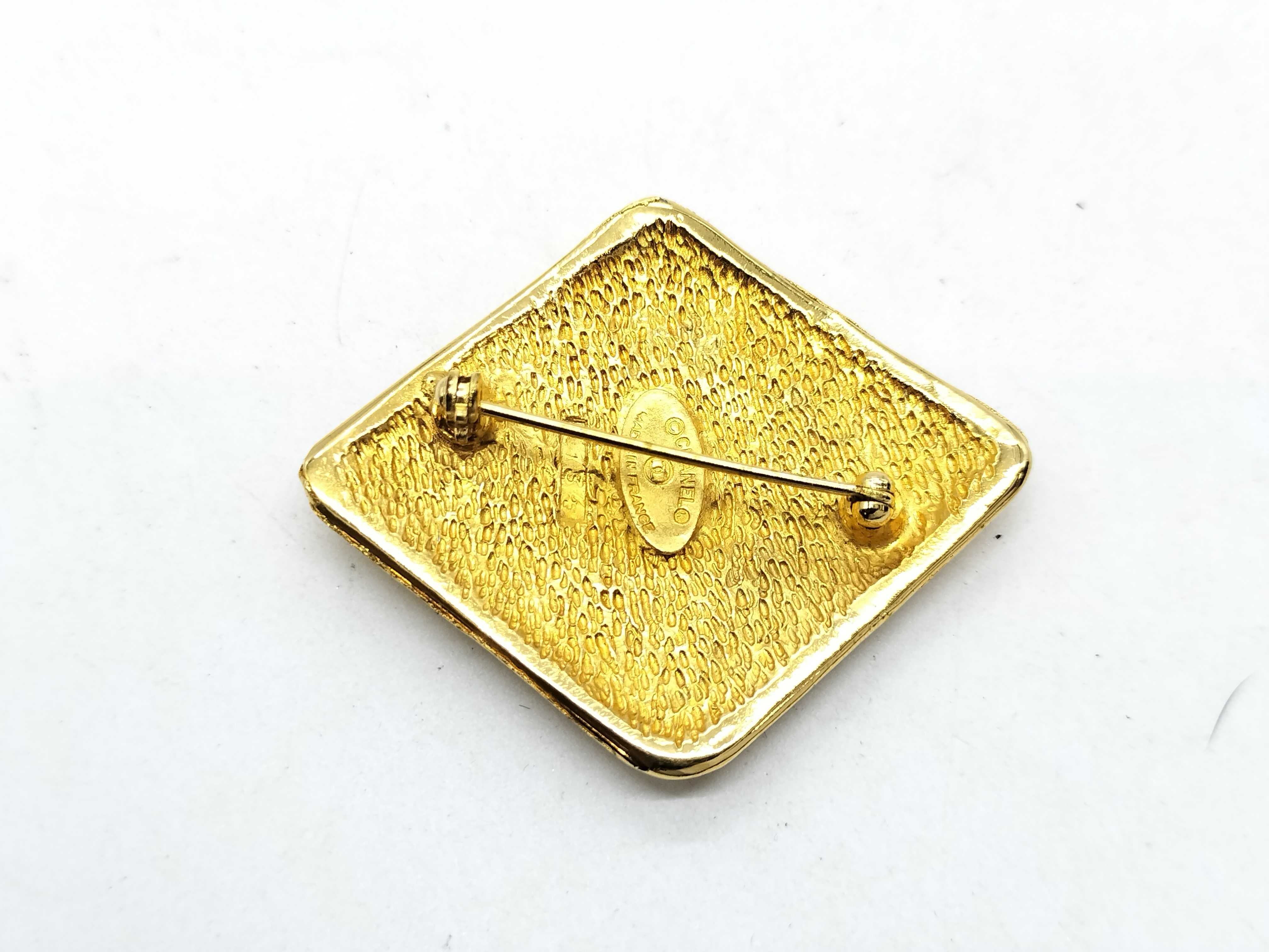 pin brooch, gold color, Coco Mark circle brooch — view 2