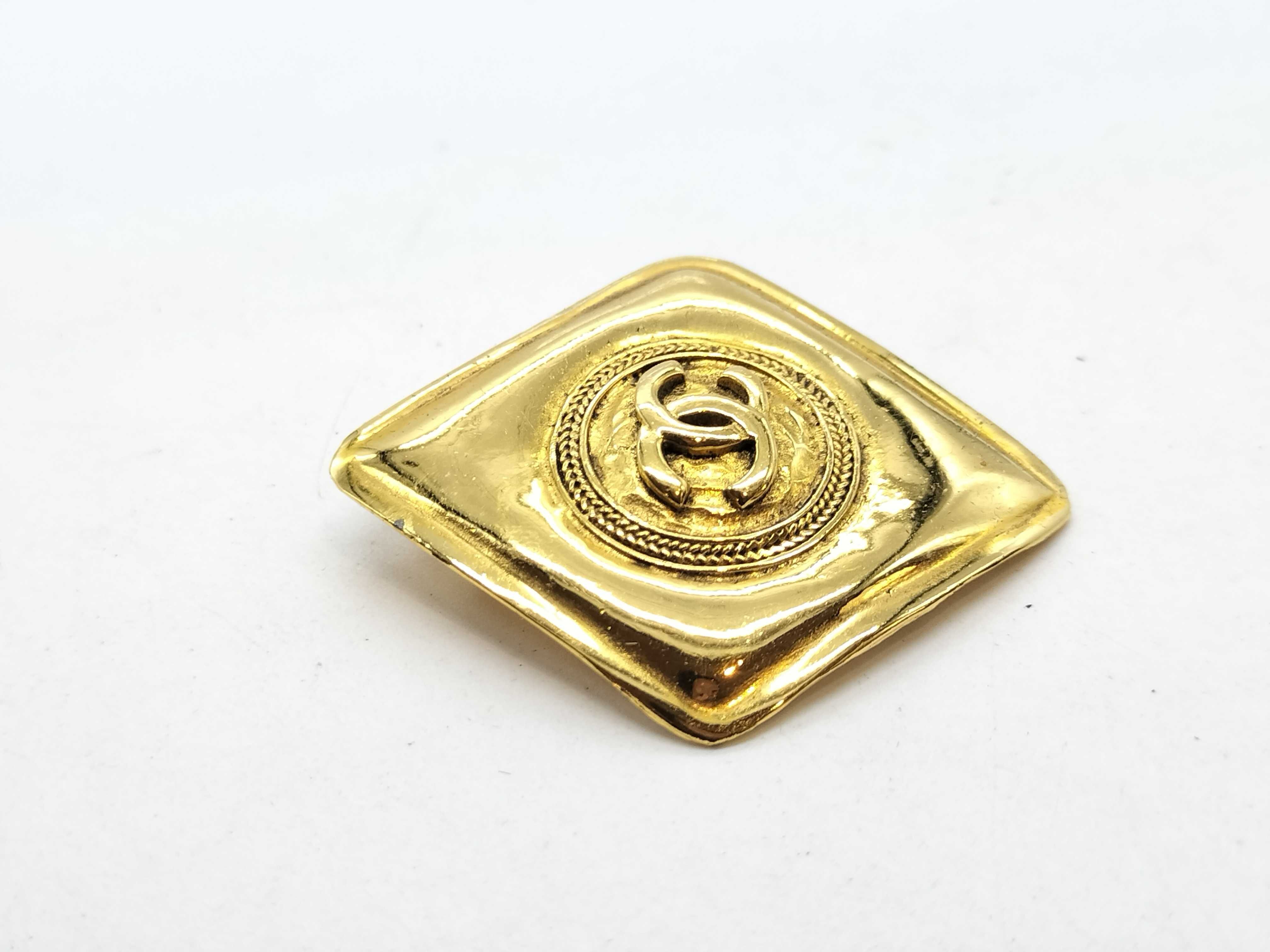 pin brooch, gold color, Coco Mark circle brooch — view 3