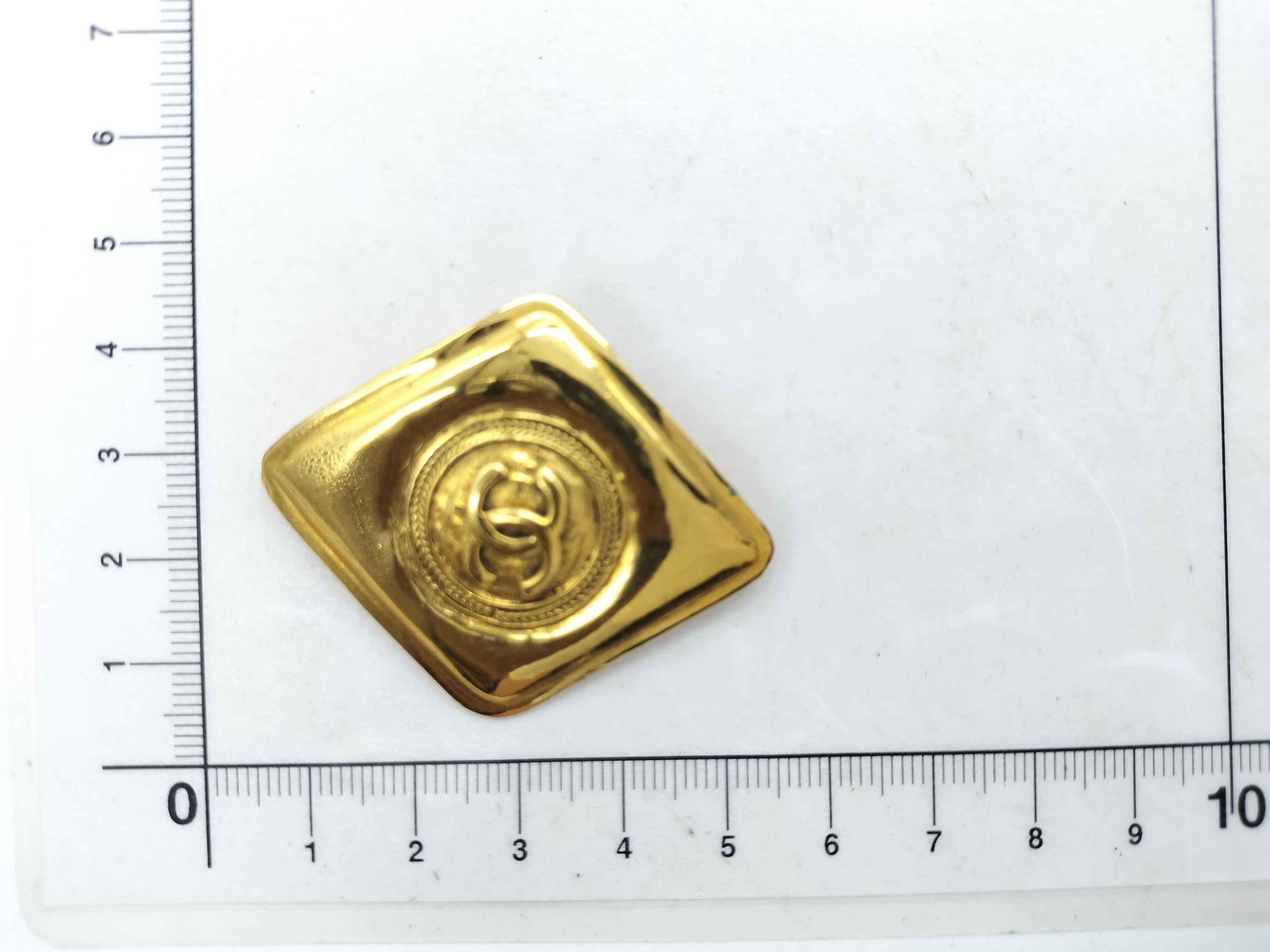 pin brooch, gold color, Coco Mark circle brooch — view 6