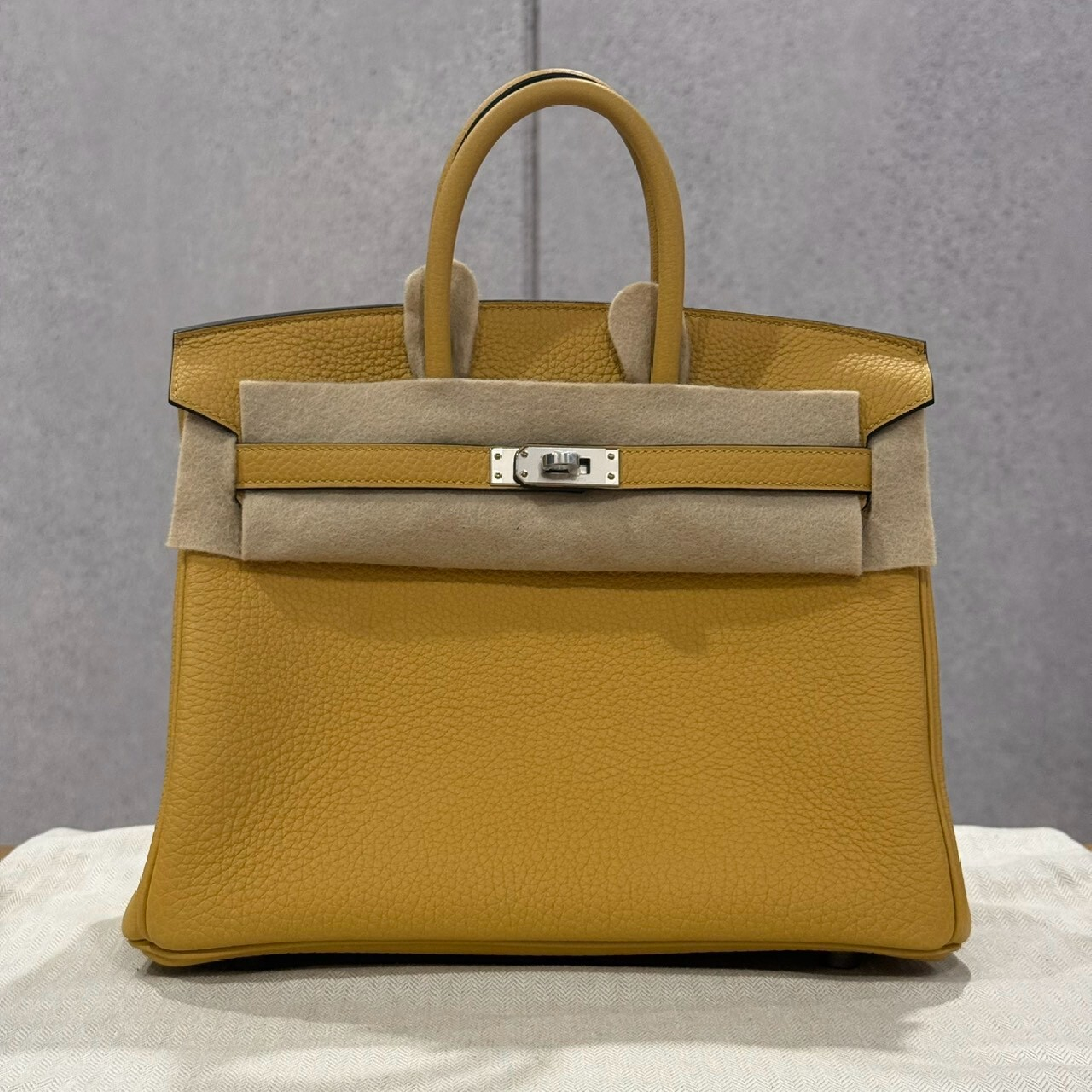 Birkin 25 Paille Togo Silver Hardware G Handbag — view 2