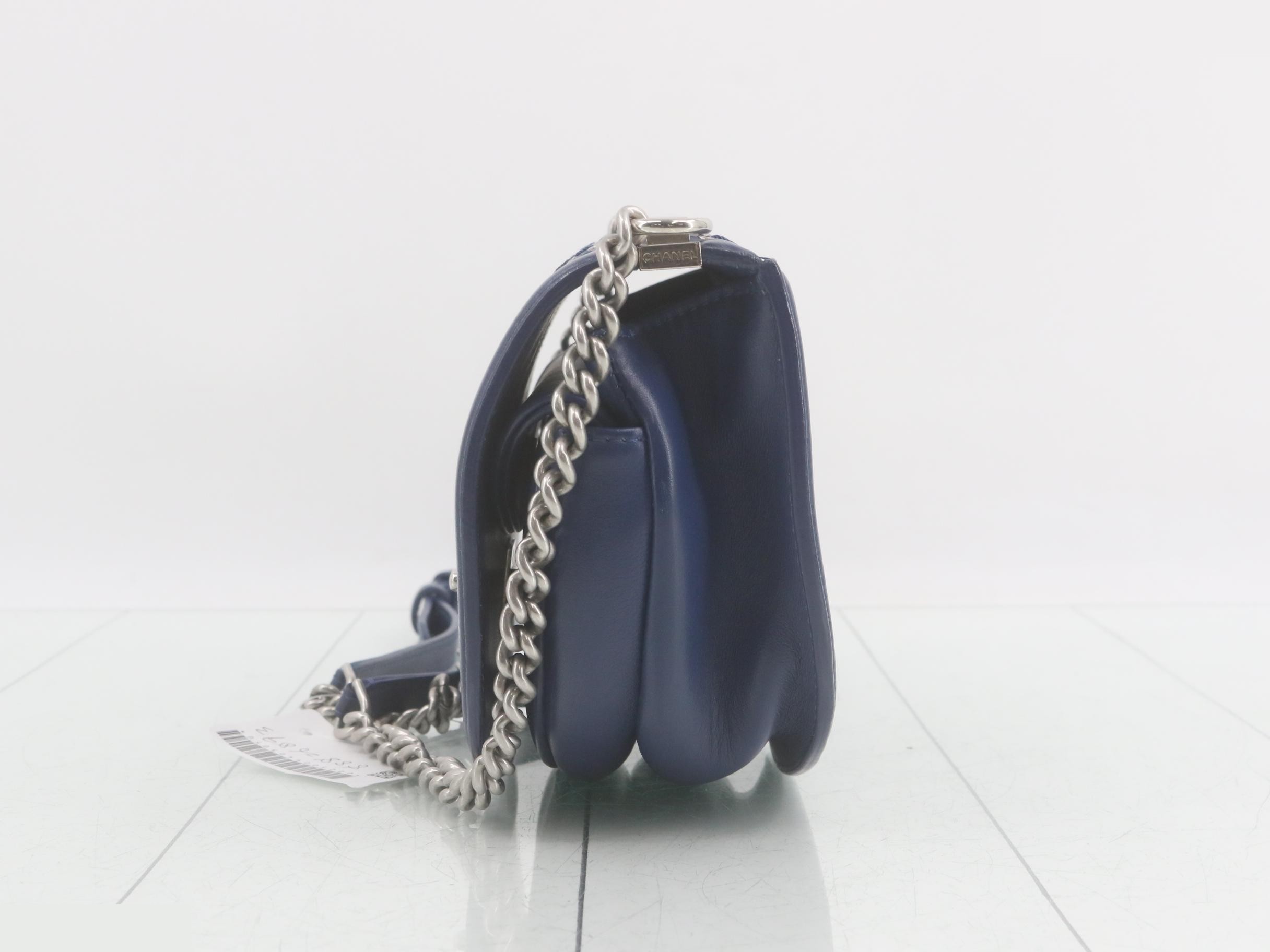 Leather chain shoulder bag, blue, item number 25. — view 3