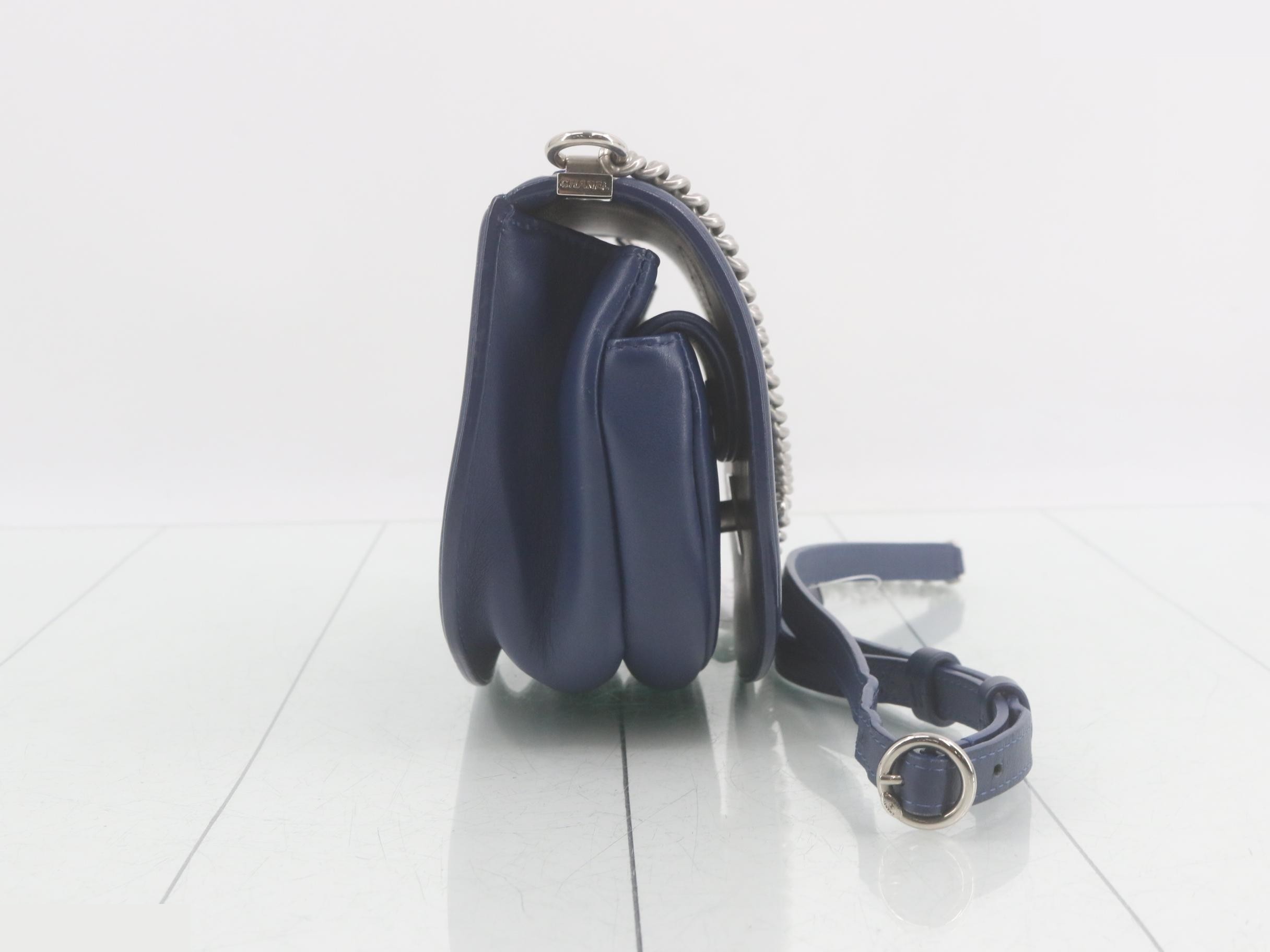 Leather chain shoulder bag, blue, item number 25. — view 4