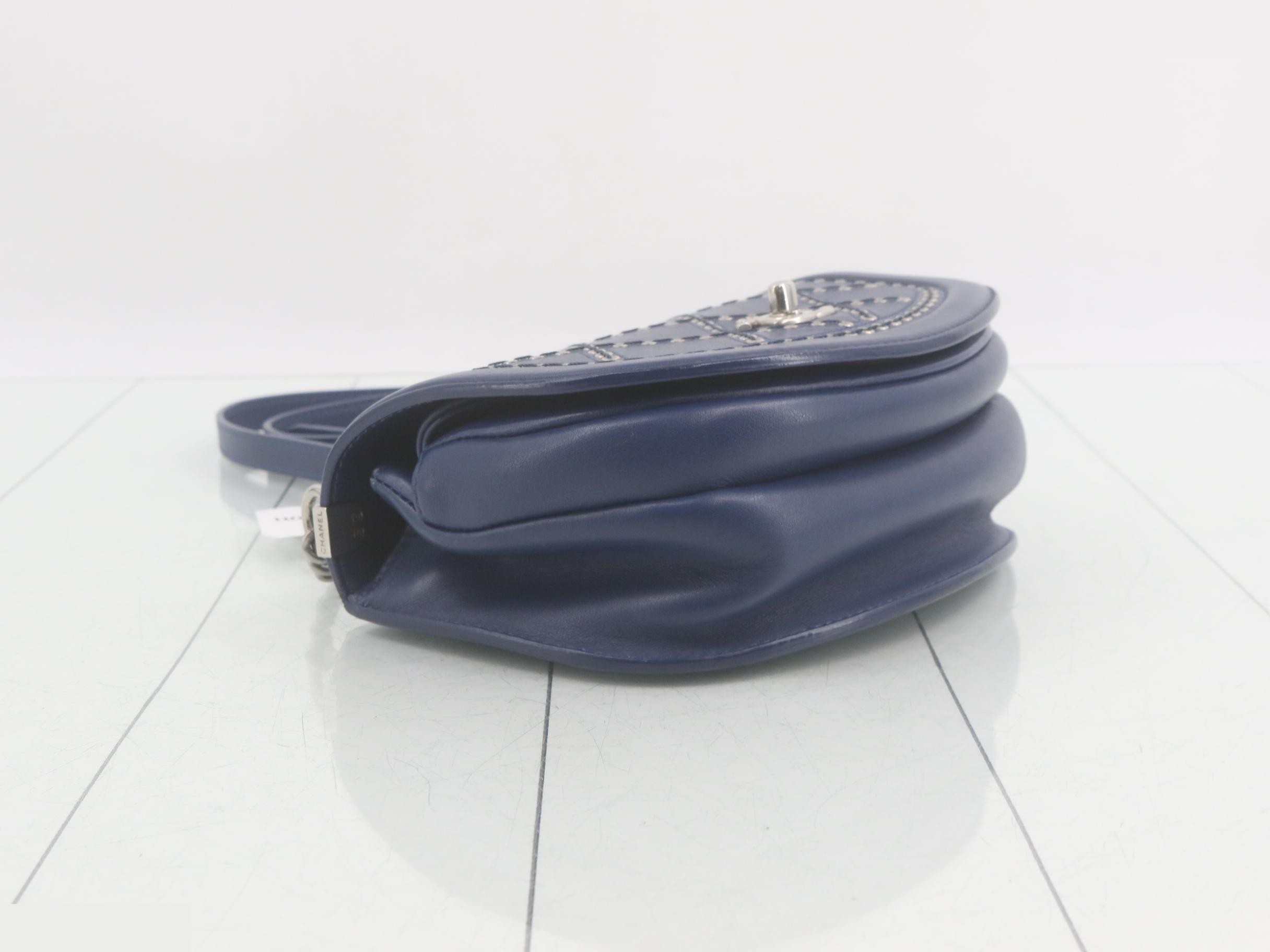 Leather chain shoulder bag, blue, item number 25. — view 5