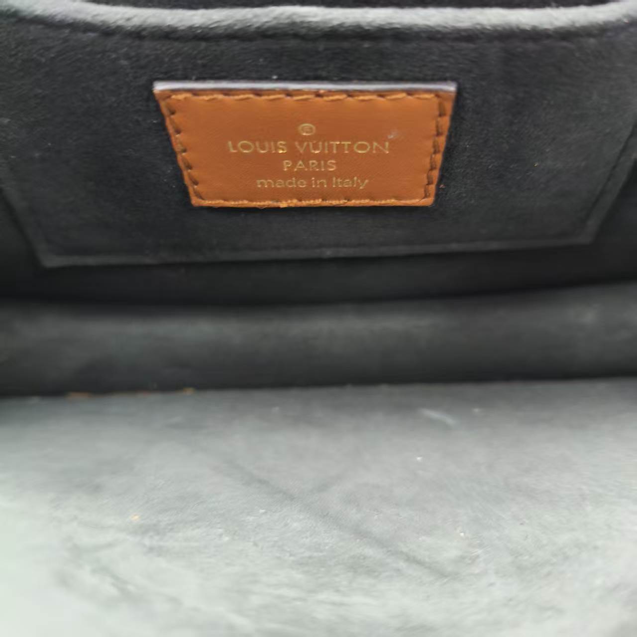 【*Shipped from: China*】LOUIS VUITTON Dauphiné PU Shoulder Bag — view 9
