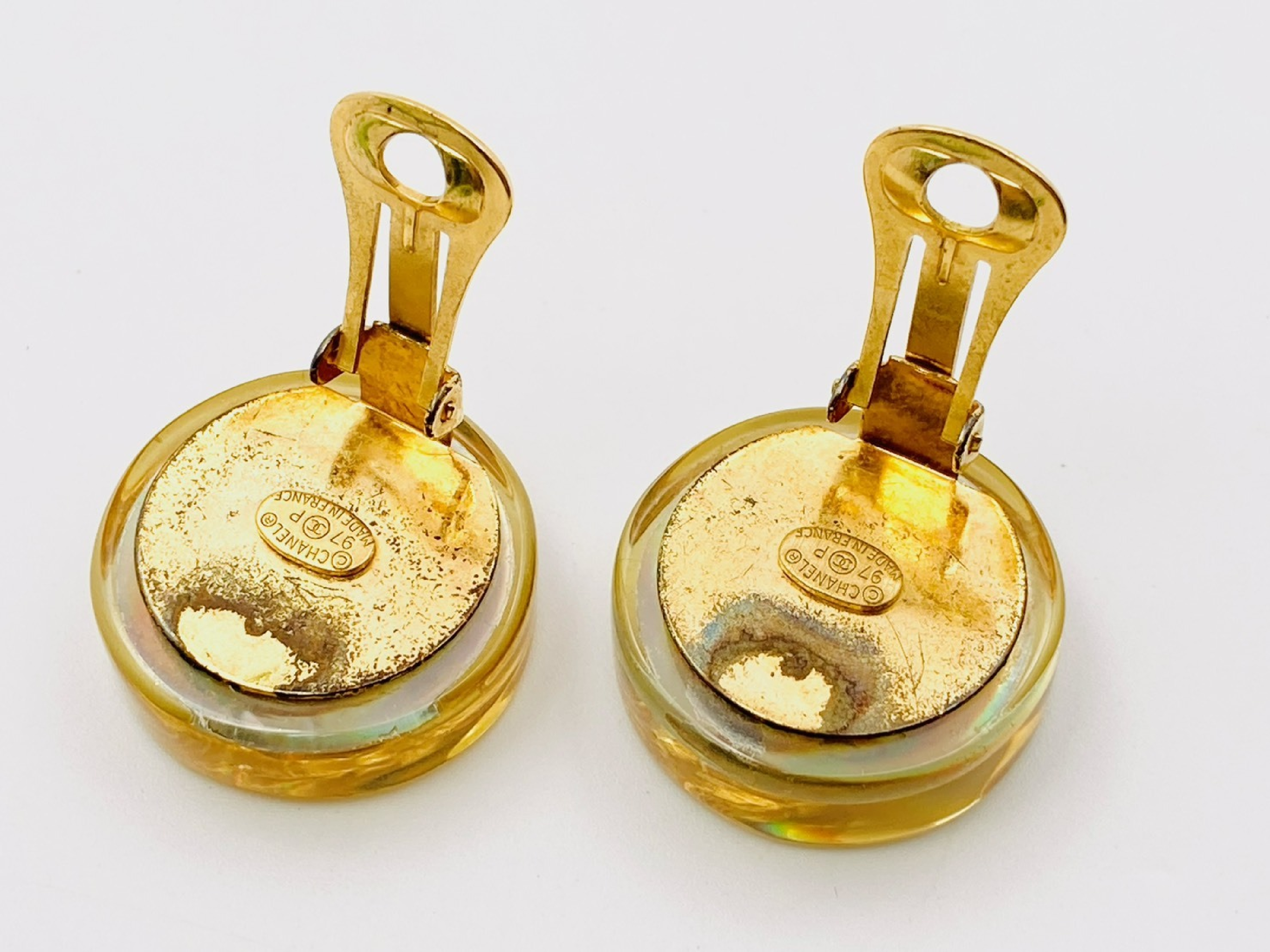 Coco Mark Camellia Heel Icon Round Earrings 97P Aurora Earrings — view 3