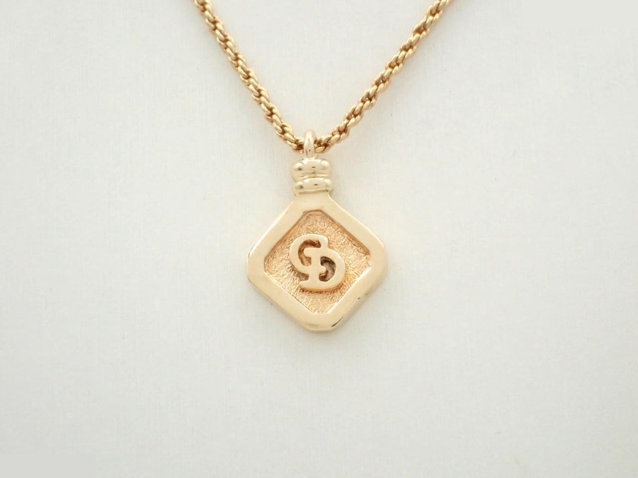 Other lines: Precious metals, necklaces, pendants