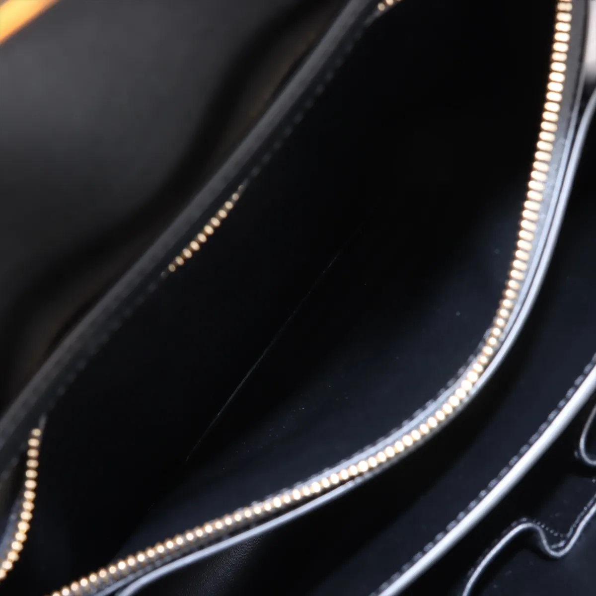 Classic Box Leather Shoulder Bag Black — view 8