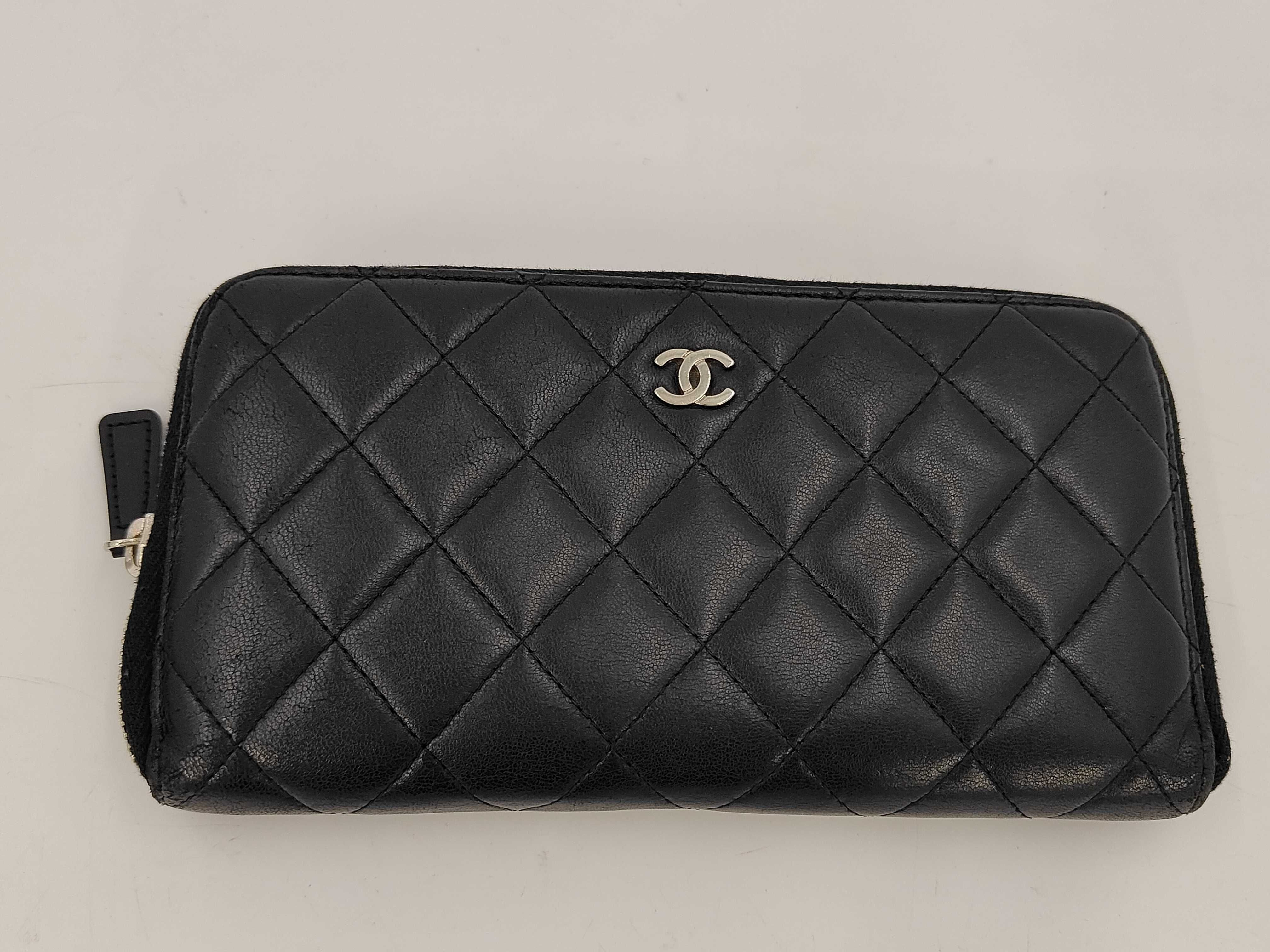Lambskin Matelassé Coco Mark Round Zipper Long Wallet, Black, Seal 16 Series