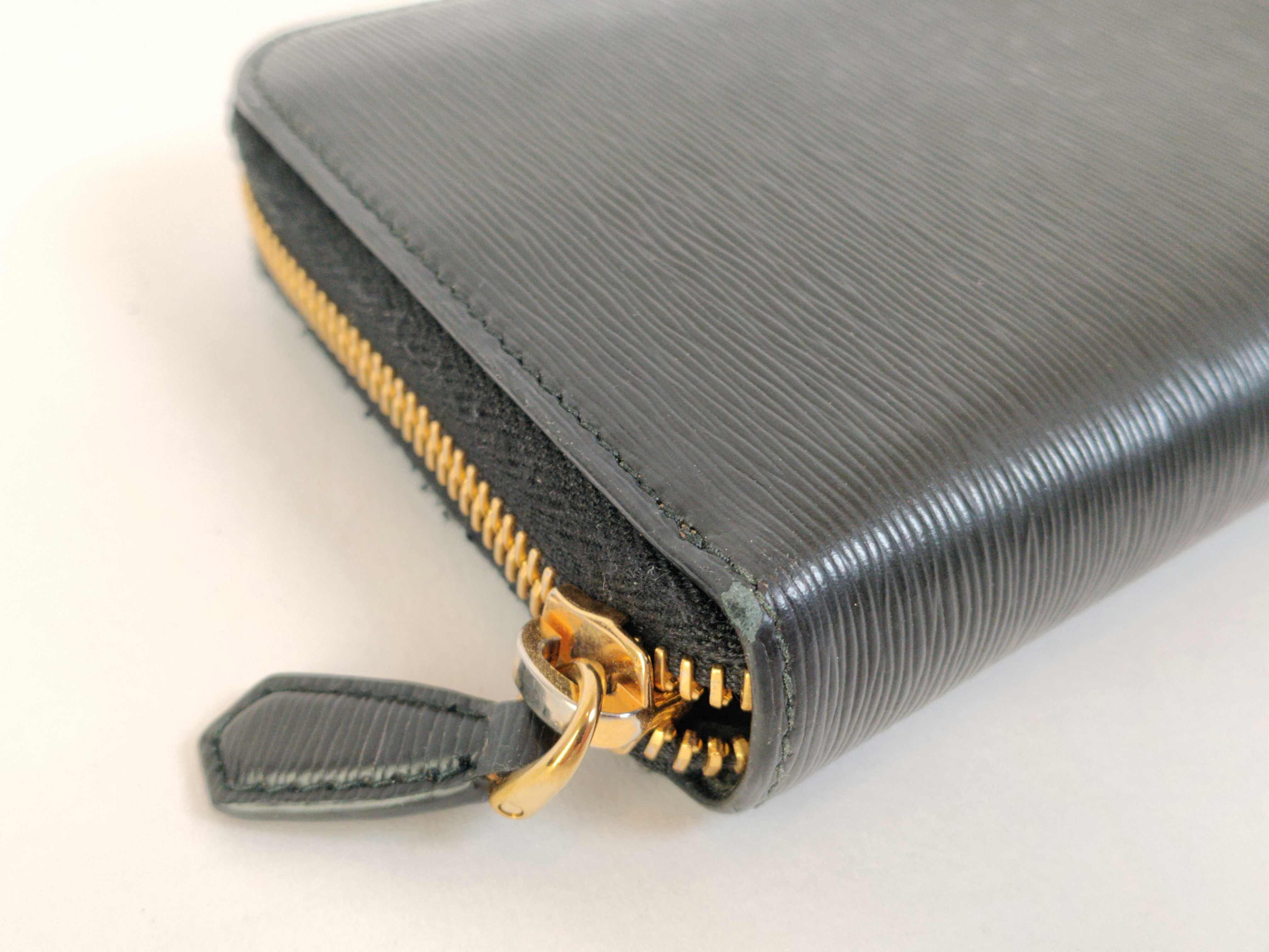 wallet — view 3