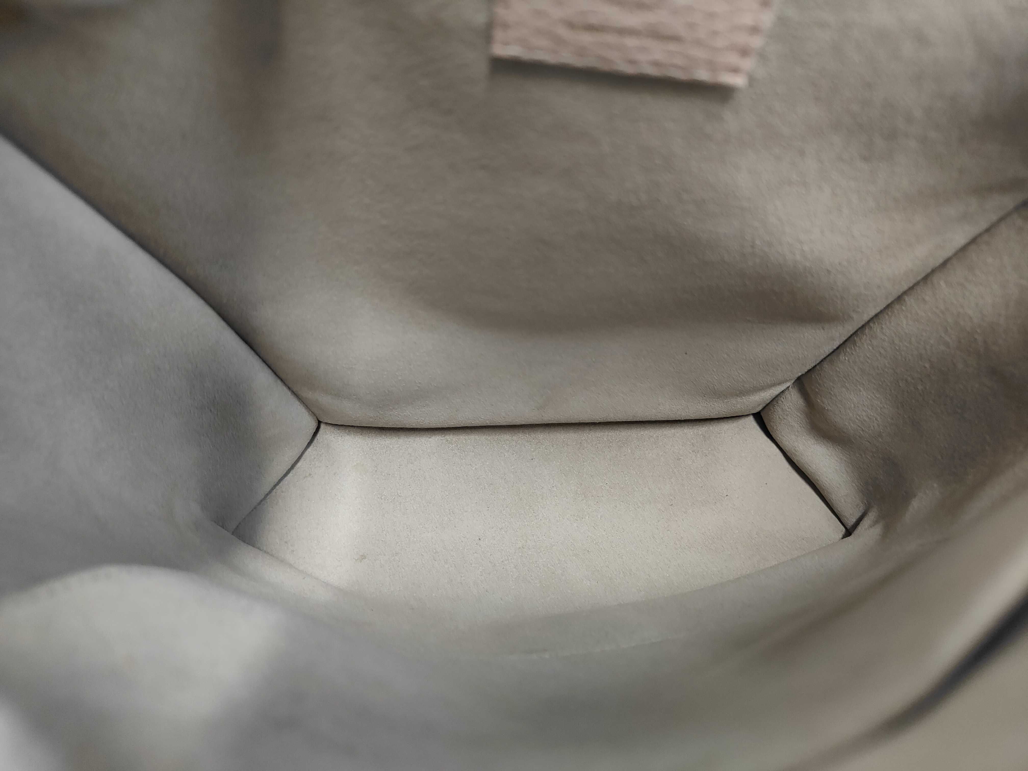 M50257 Parnasséa Volta 2-Way Taurillon Petal Handbag — view 9