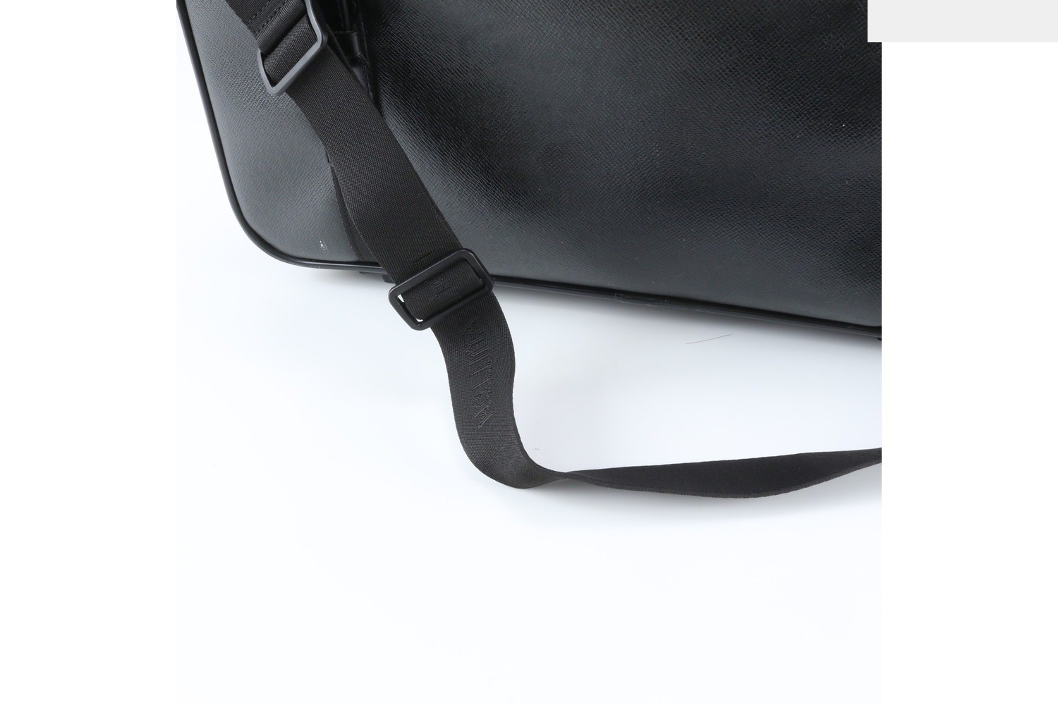 Taiga Satellite 53 M30092 Leather 2-Way Boston Bag — view 3