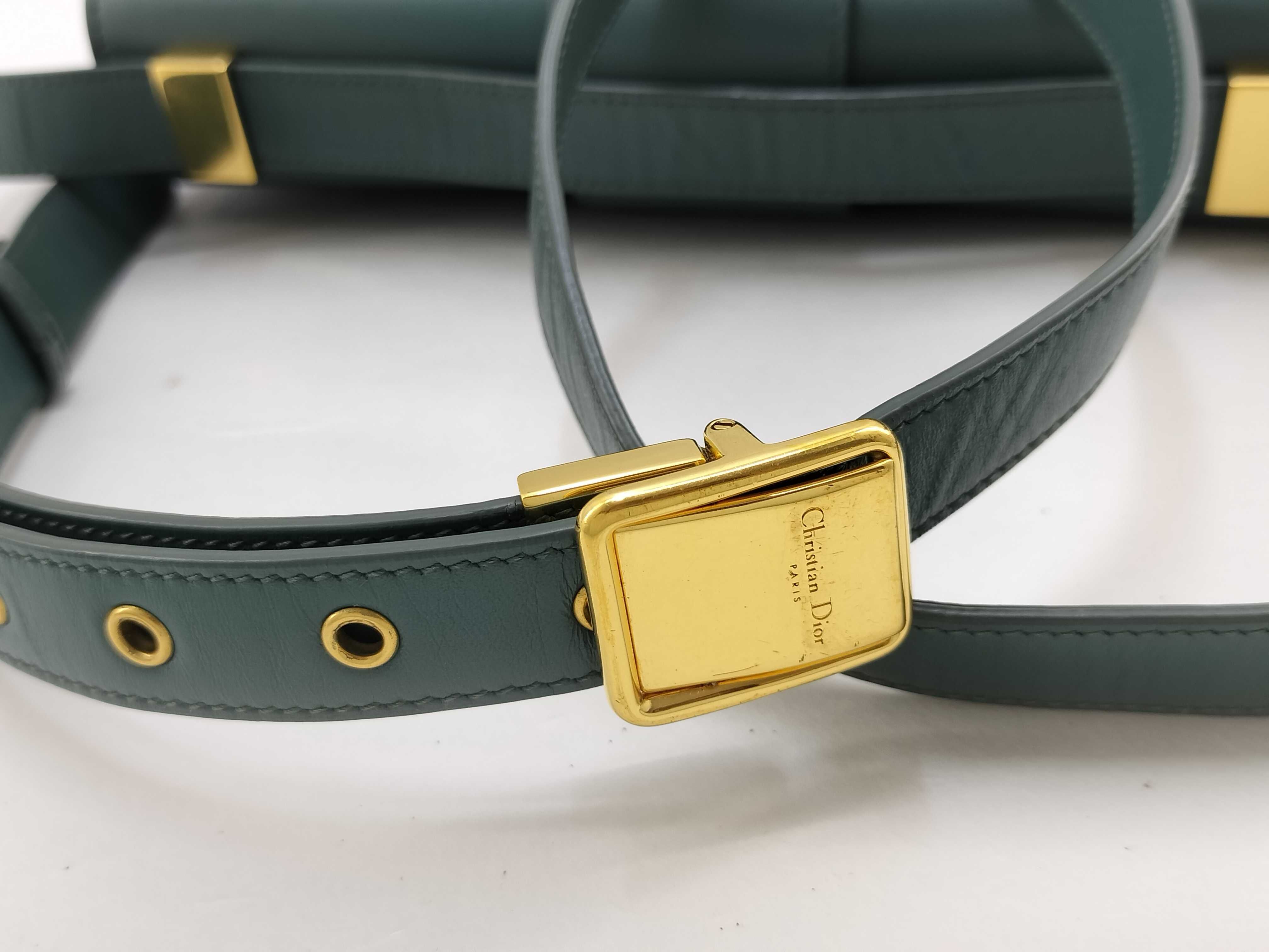 30 Montaigne Leather Handbag, Green — view 8