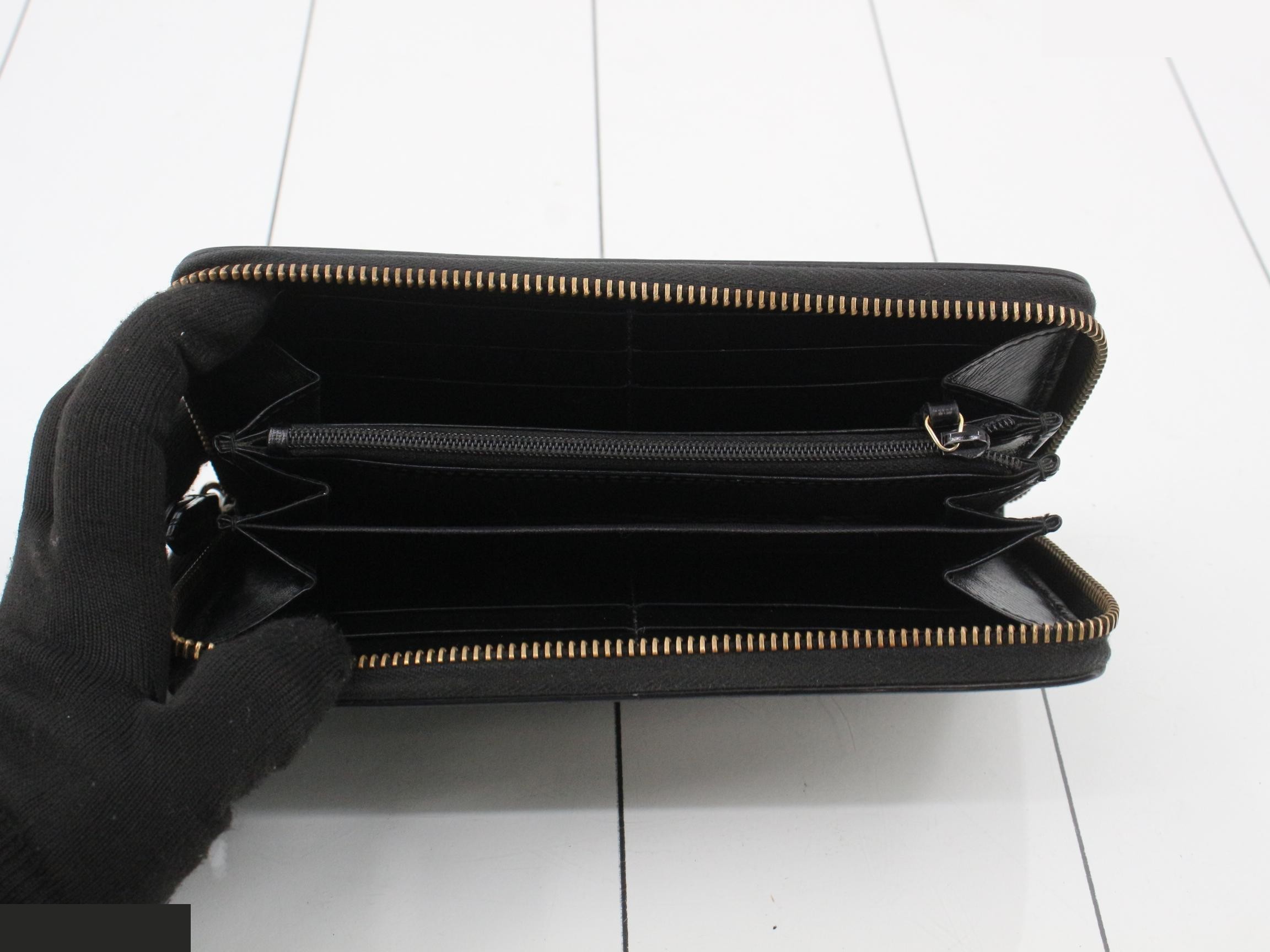 Leather long wallet, round zipper, snake pattern — view 4