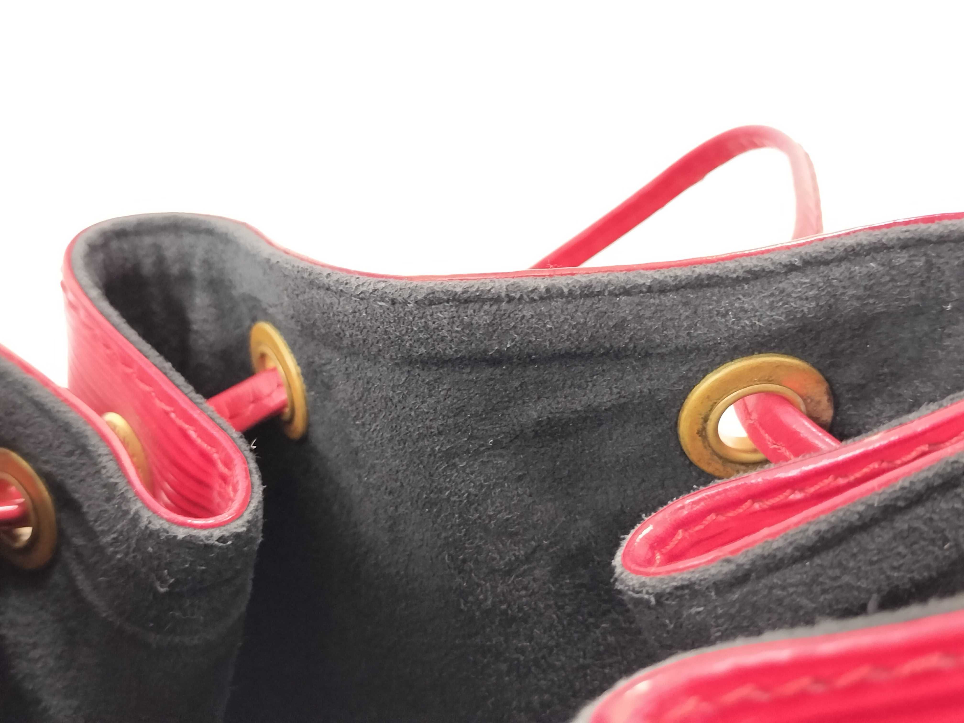 Epi LV Epi Petit Noé Shoulder Bag — view 13