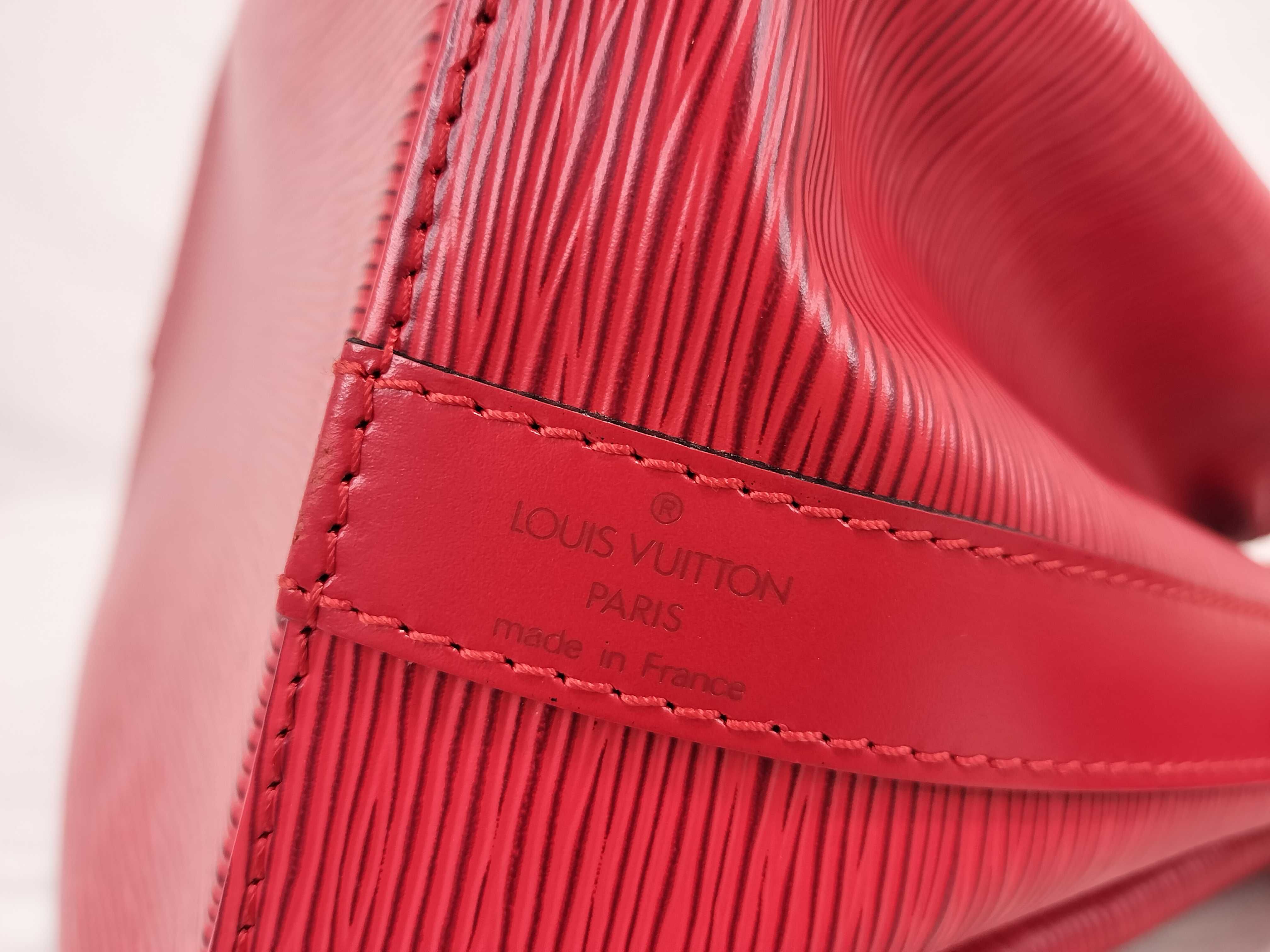 Epi LV Epi Petit Noé Shoulder Bag — view 10
