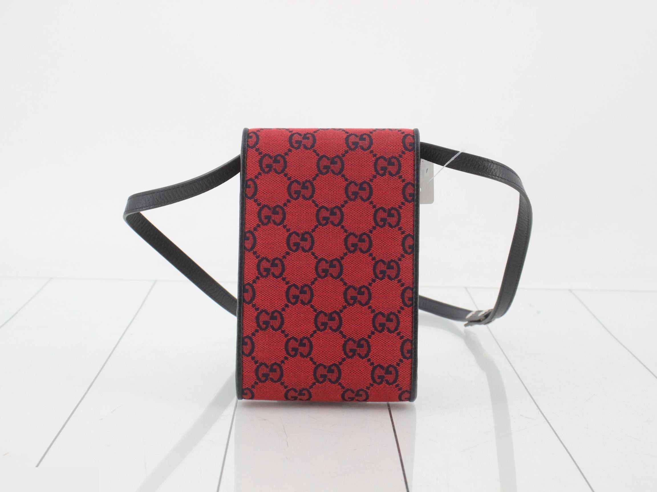 GG Canvas Shoulder Bag — view 2