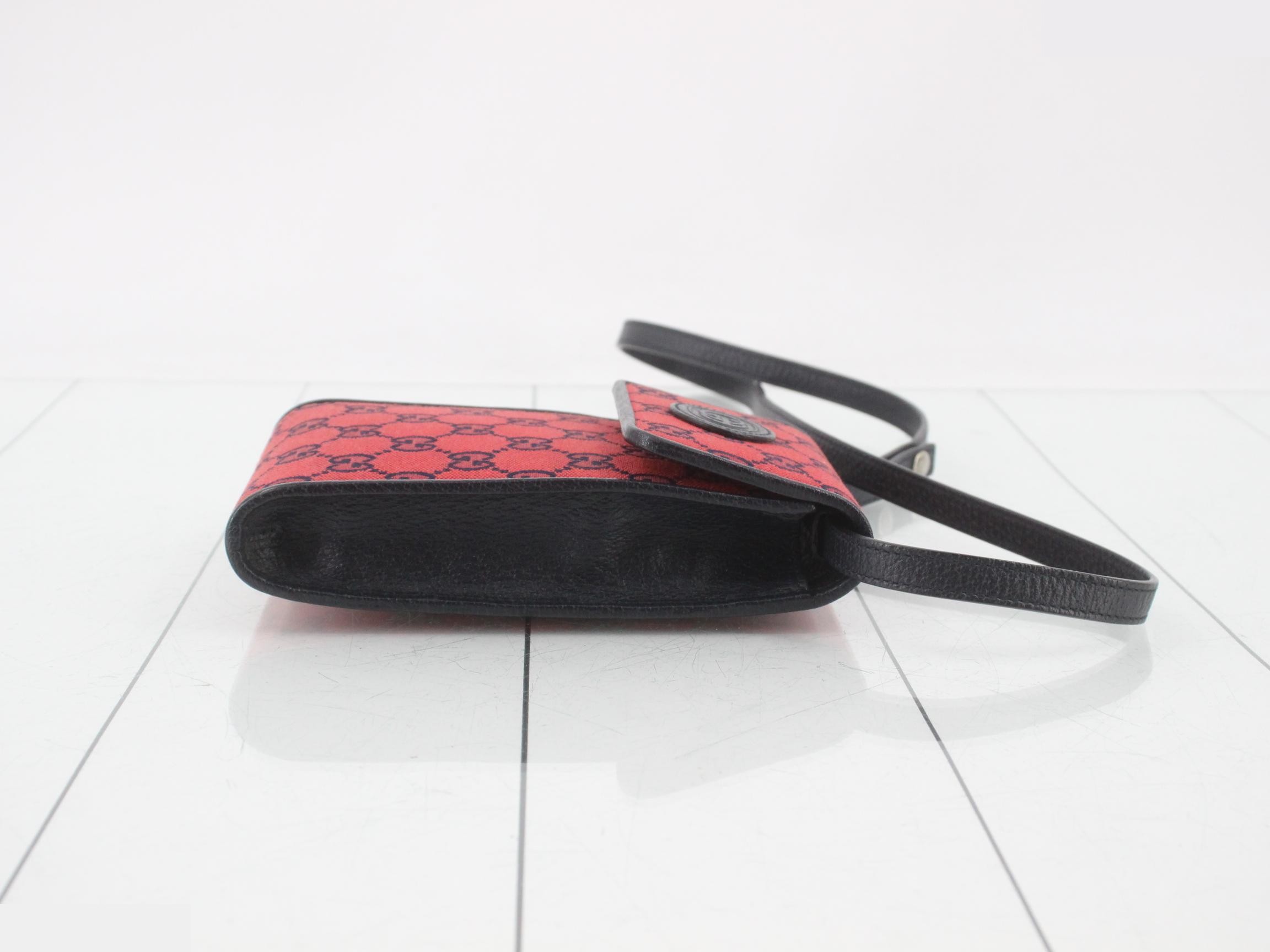 GG Canvas Shoulder Bag — view 3