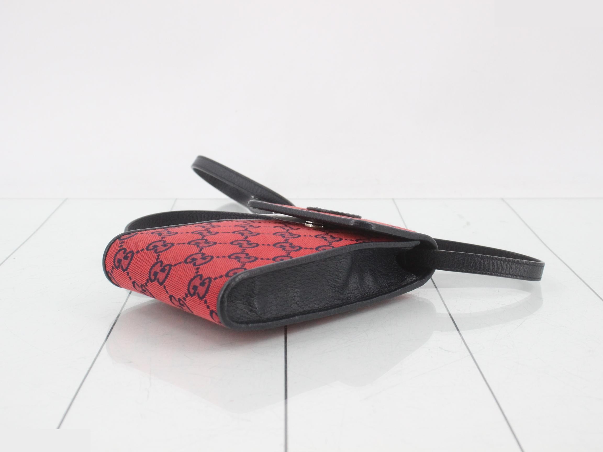 GG Canvas Shoulder Bag — view 6