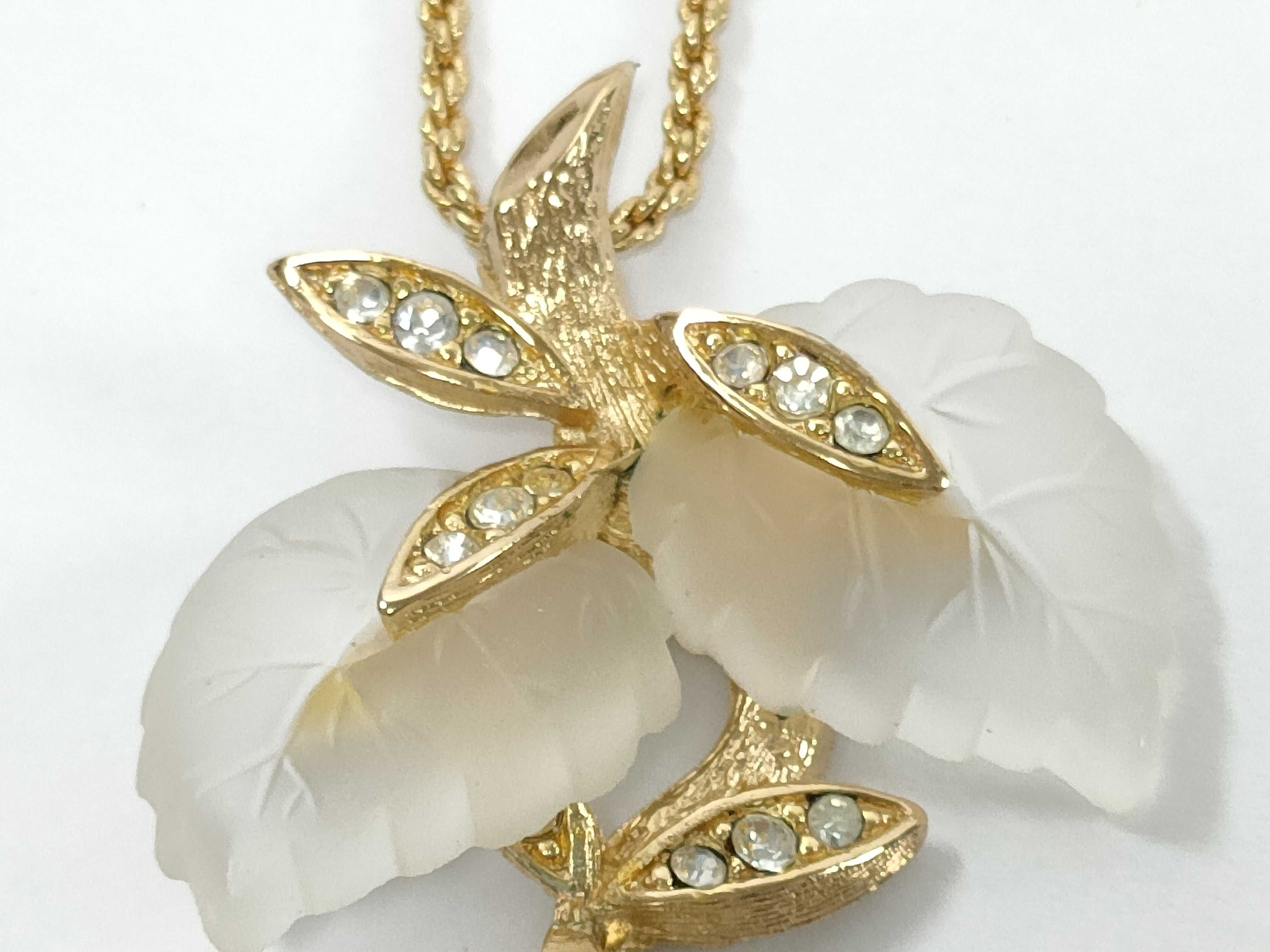 necklace — view 2