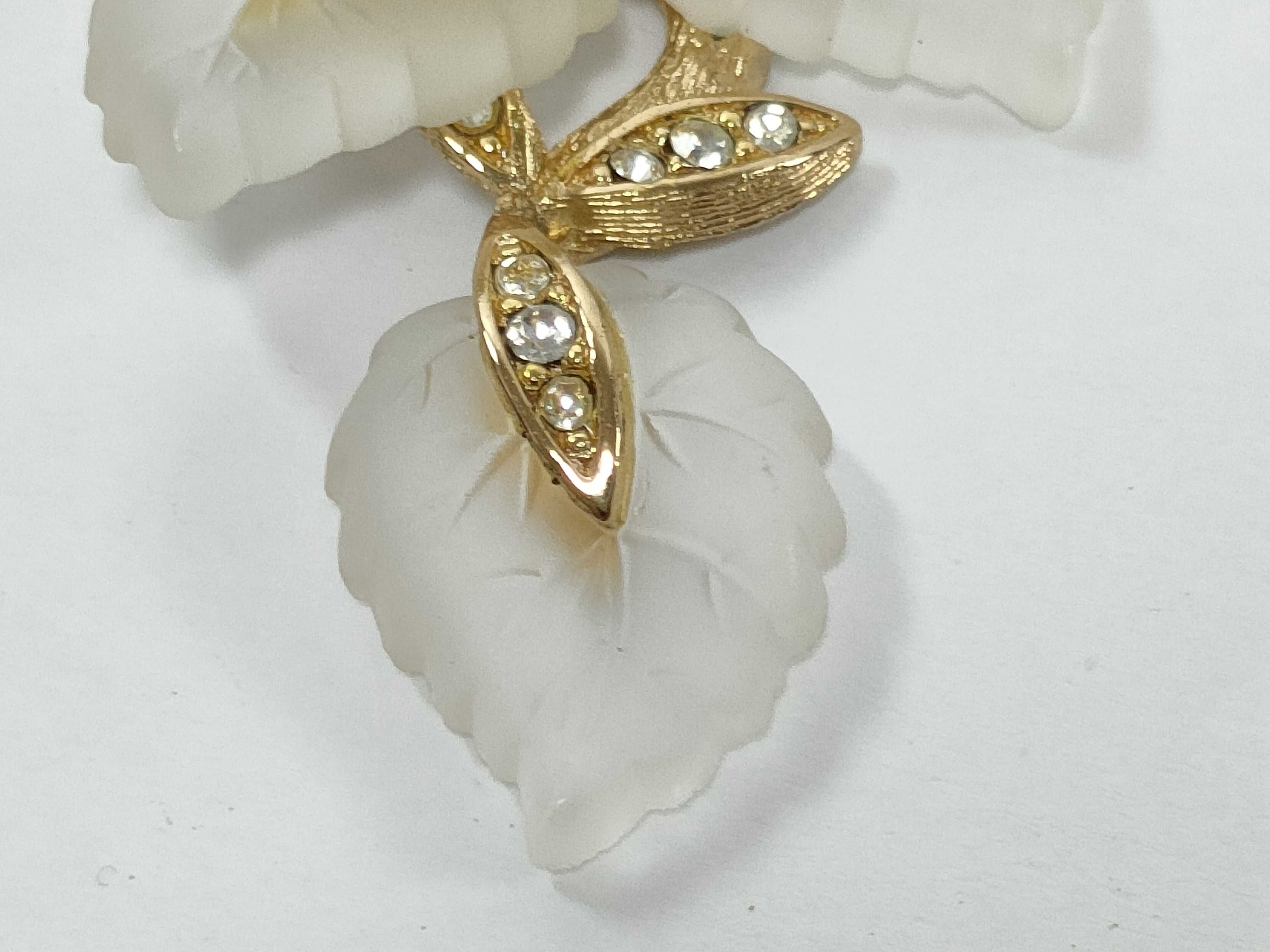 necklace — view 3