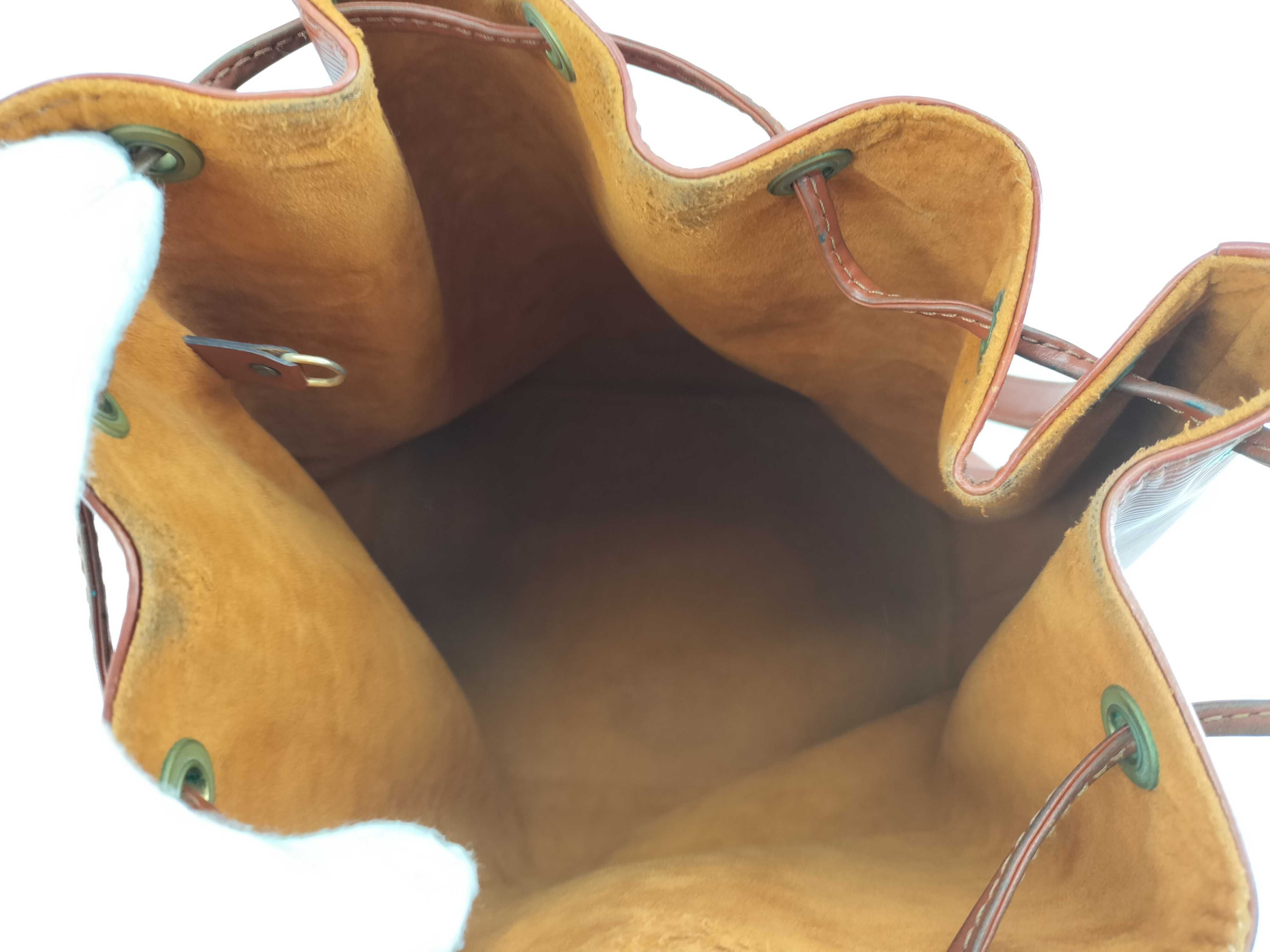Epi Noé Shoulder Bag — view 10