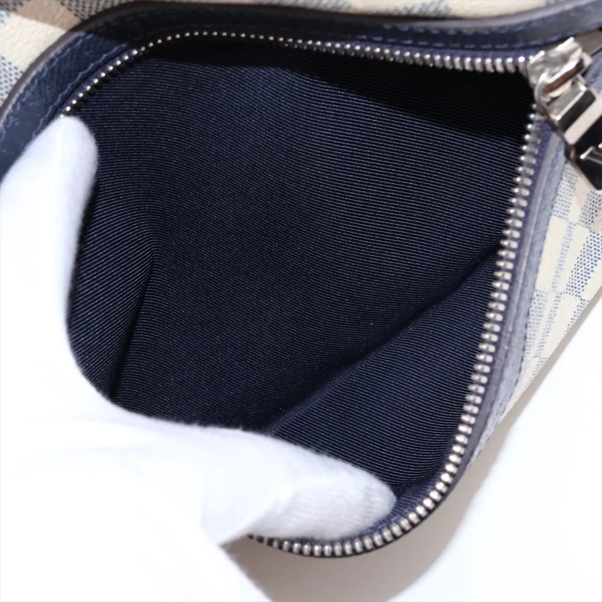 Damier Coast Matchpoint Messenger N40019 GI1118 White — view 11