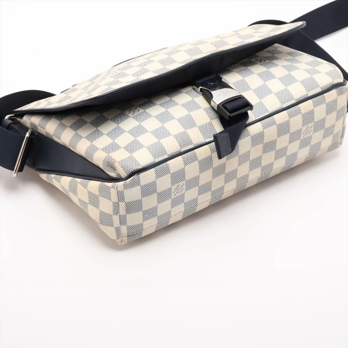 Damier Coast Matchpoint Messenger N40019 GI1118 White — view 4