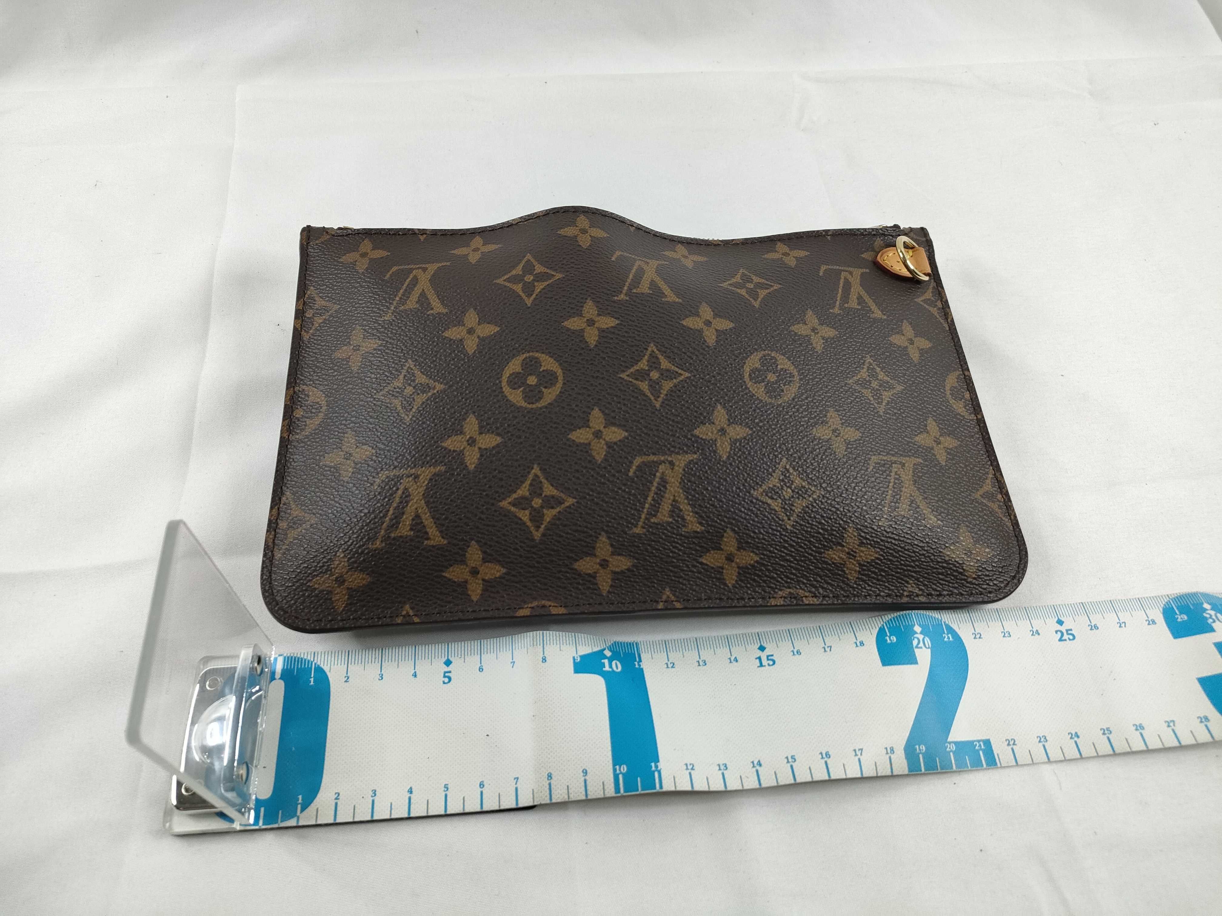 Monogram Louis Vuitton Monogram Neverfull attached pouch Fuchsia pouch — view 2