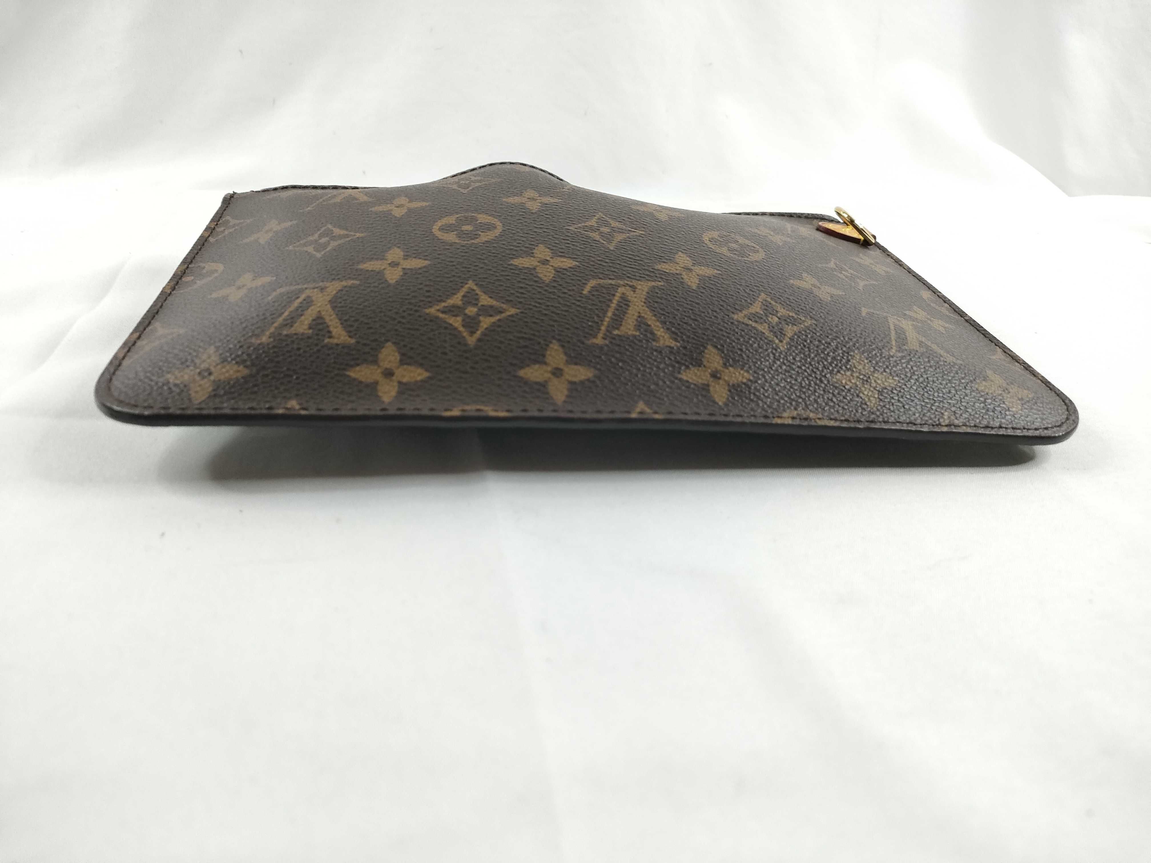 Monogram Louis Vuitton Monogram Neverfull attached pouch Fuchsia pouch — view 4