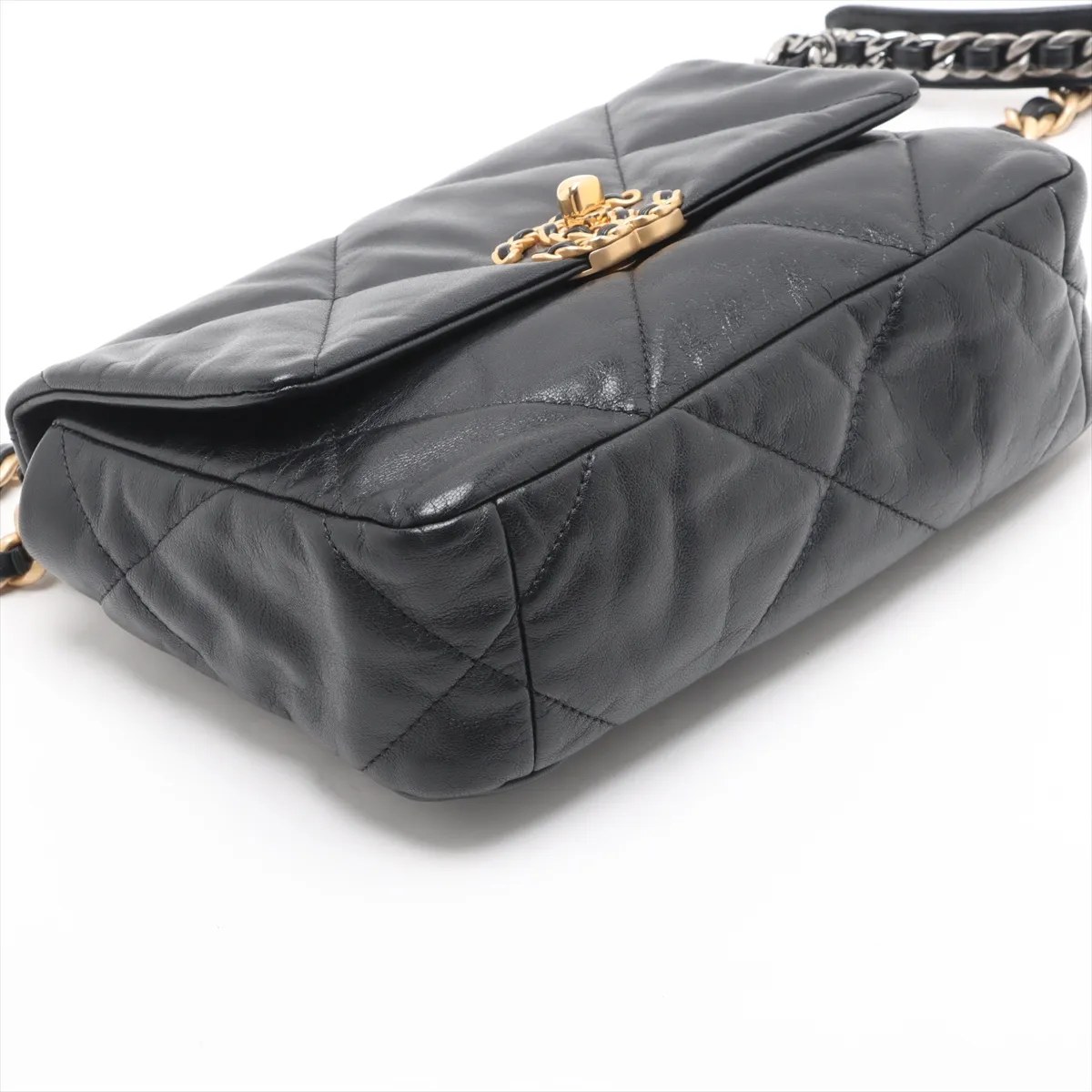19 Lambskin Chain Shoulder Bag Black Gold Hardware 30082708 30s AS1160 — view 4