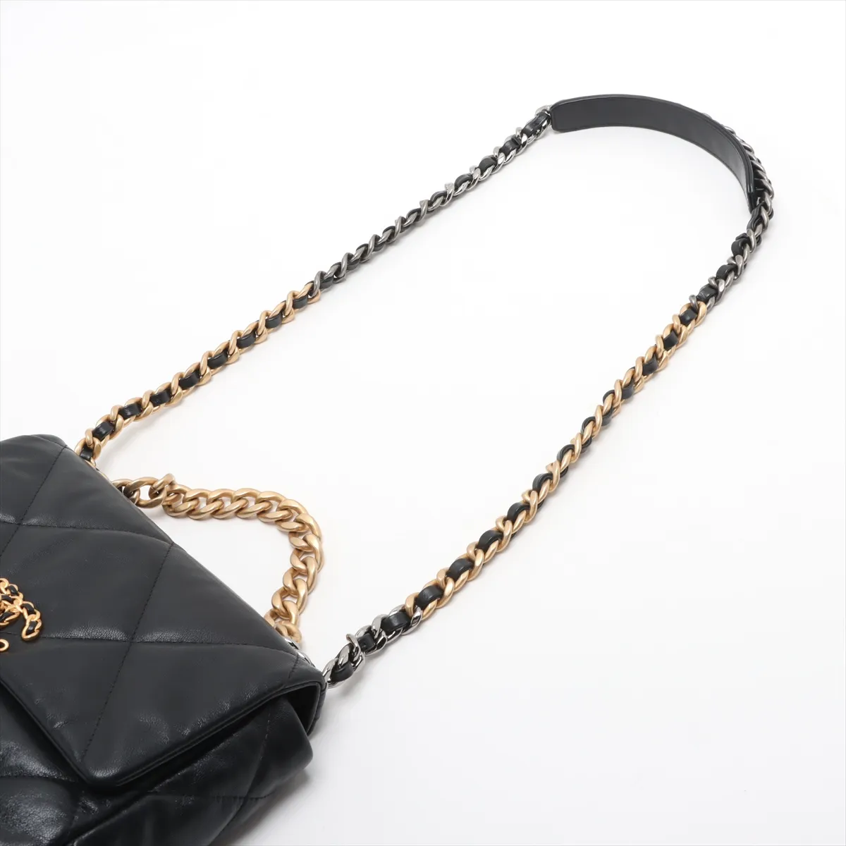 19 Lambskin Chain Shoulder Bag Black Gold Hardware 30082708 30s AS1160 — view 7