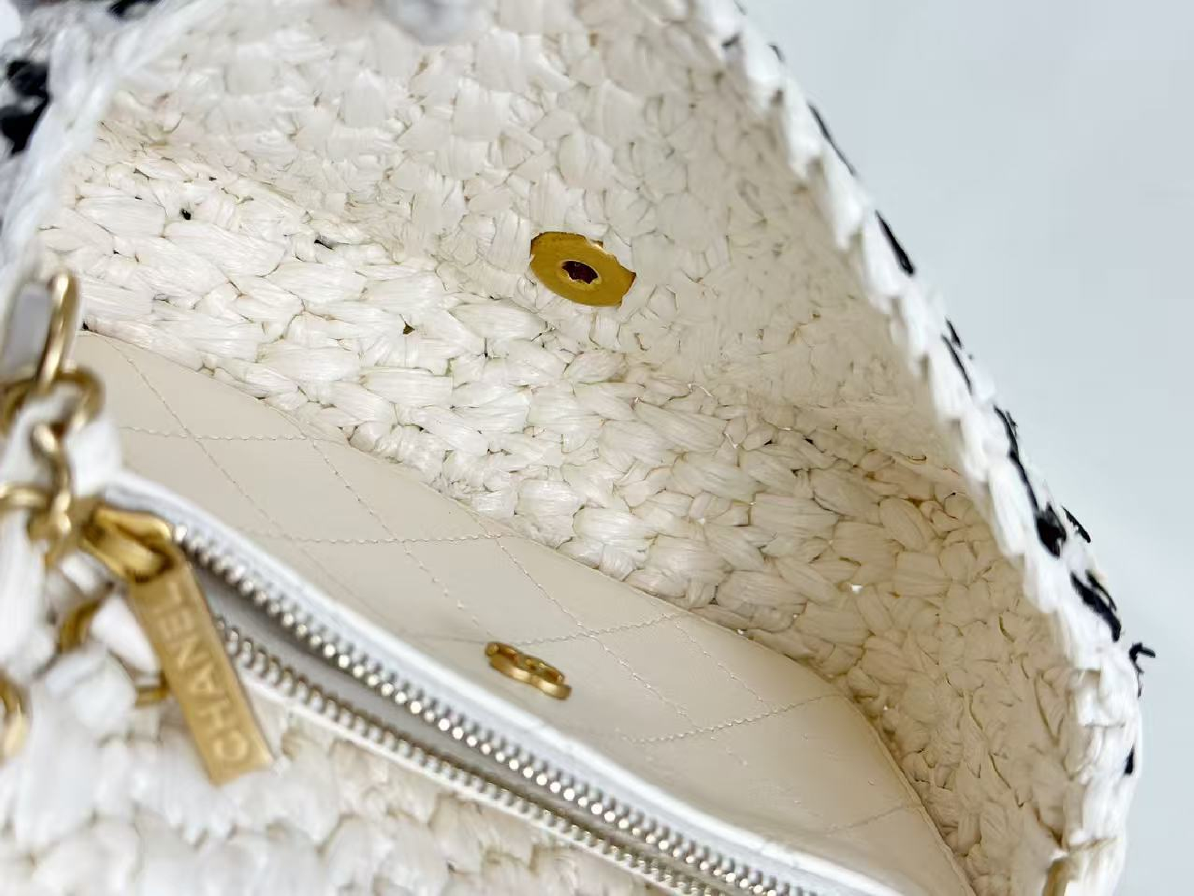 Raffia Effect Tweed Black x White Bicolor Shoulder Bag (W17/H13/D6cm approx.) [Comes with dust bag and serial plate] Vintage Gold Hardware P24LNHH Shoulder Bag — view 15
