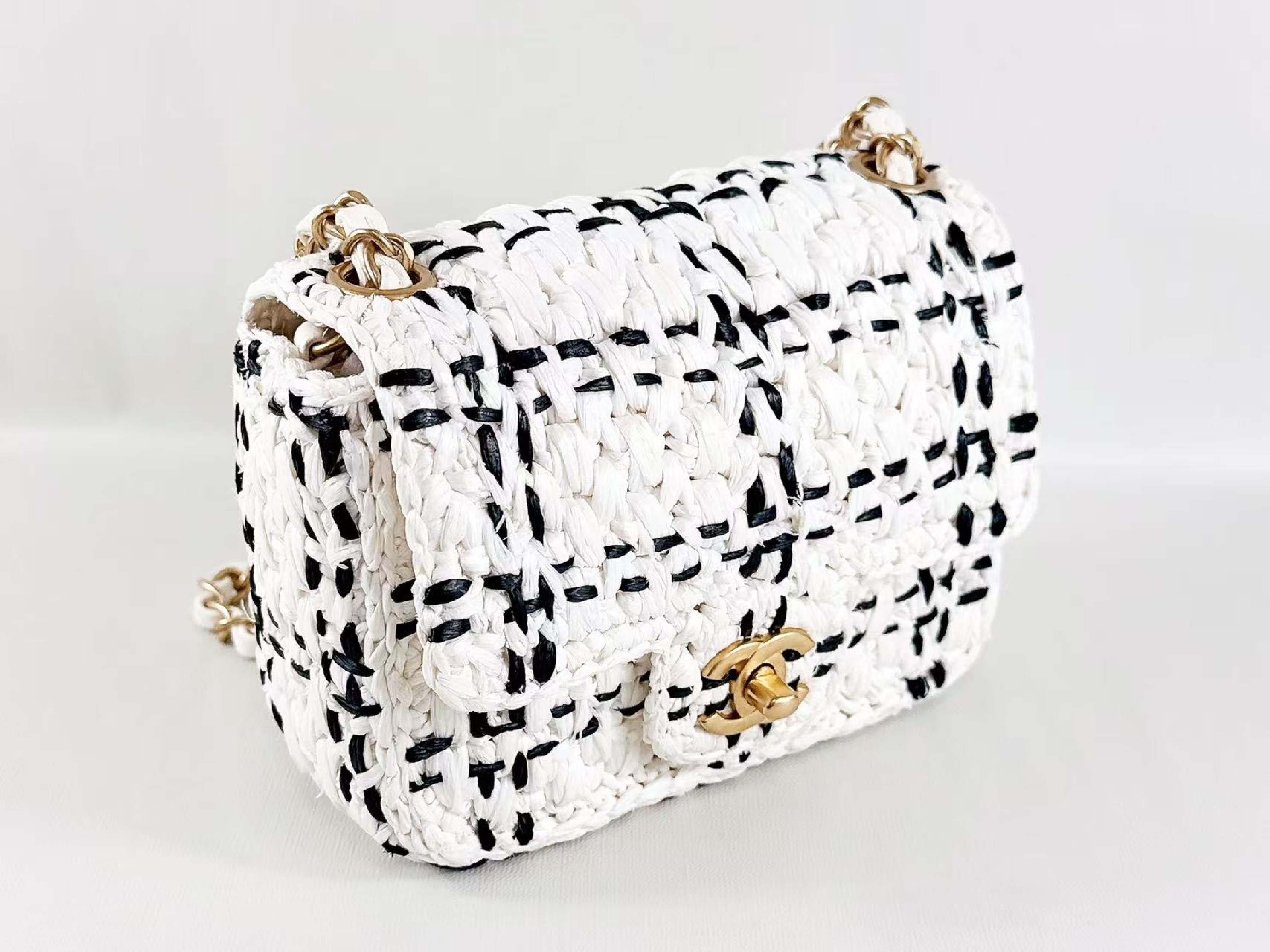 Raffia Effect Tweed Black x White Bicolor Shoulder Bag (W17/H13/D6cm approx.) [Comes with dust bag and serial plate] Vintage Gold Hardware P24LNHH Shoulder Bag — view 6