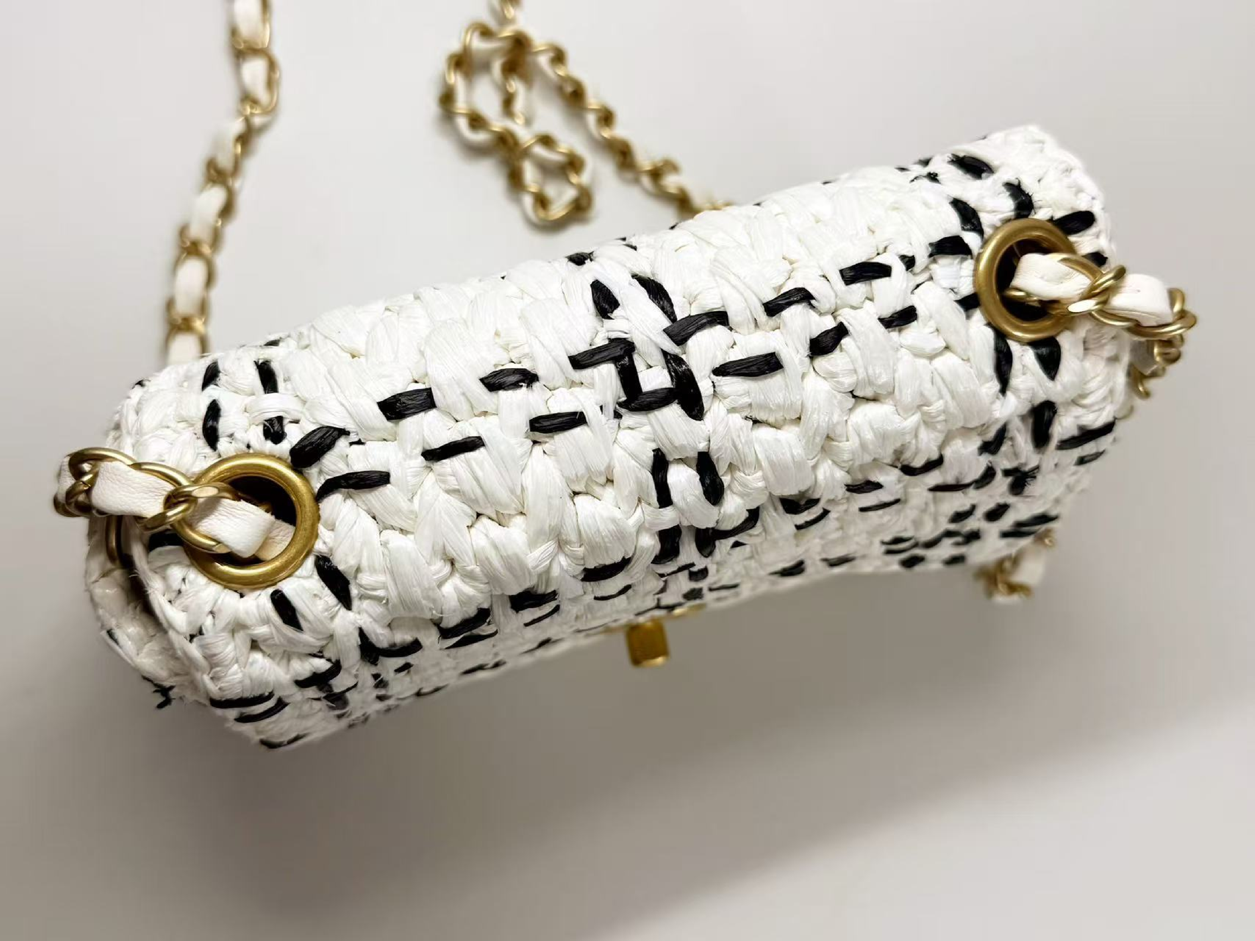 Raffia Effect Tweed Black x White Bicolor Shoulder Bag (W17/H13/D6cm approx.) [Comes with dust bag and serial plate] Vintage Gold Hardware P24LNHH Shoulder Bag — view 7