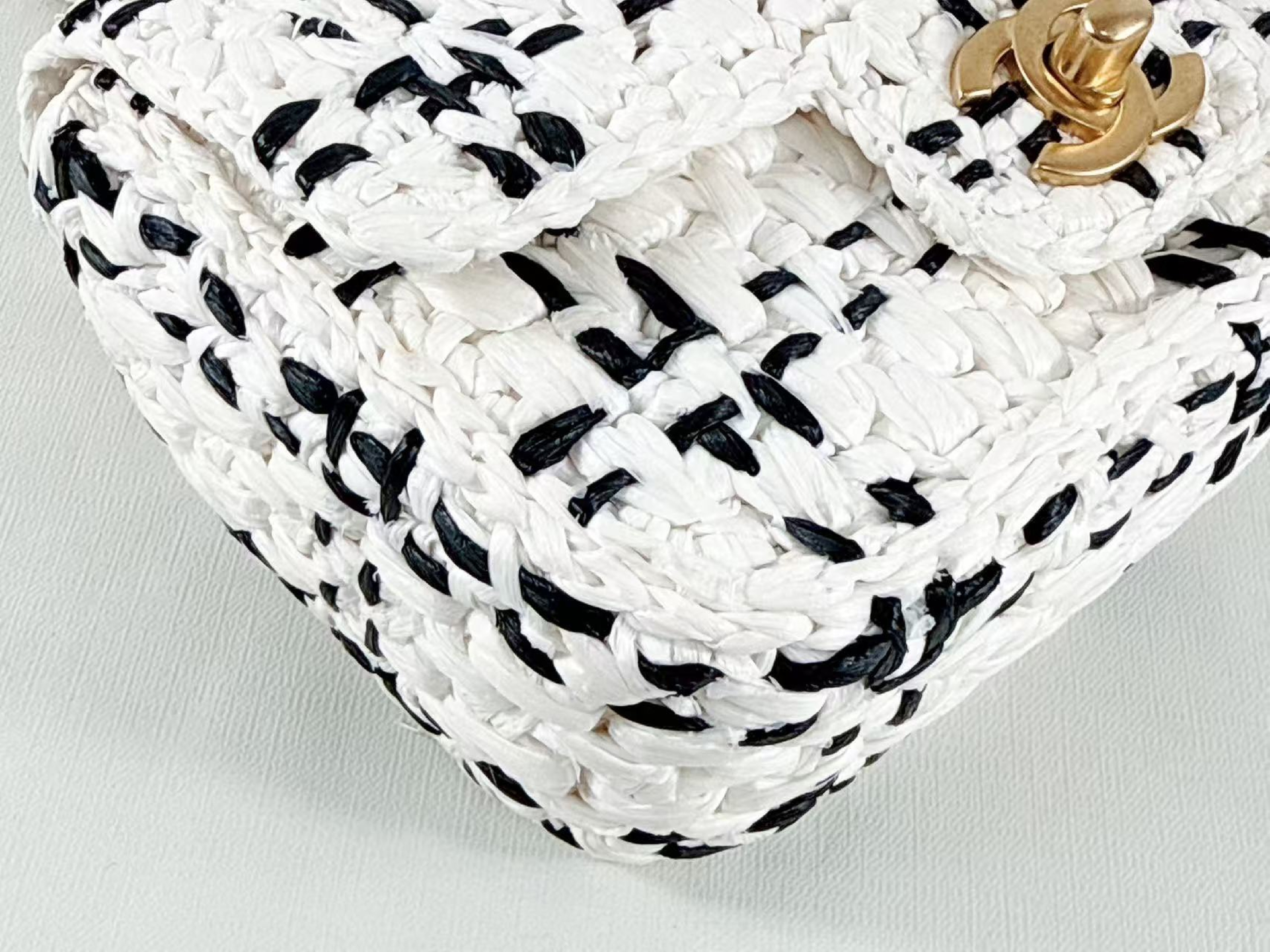 Raffia Effect Tweed Black x White Bicolor Shoulder Bag (W17/H13/D6cm approx.) [Comes with dust bag and serial plate] Vintage Gold Hardware P24LNHH Shoulder Bag — view 9