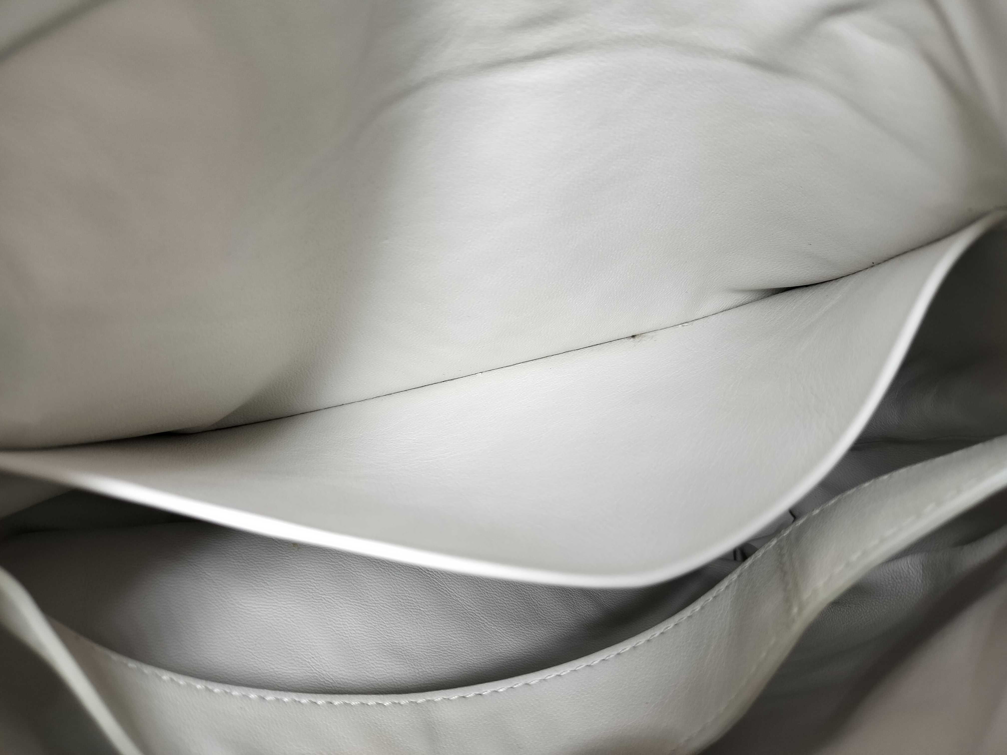 Intrecciato Bottega Shoulder Bag — view 11