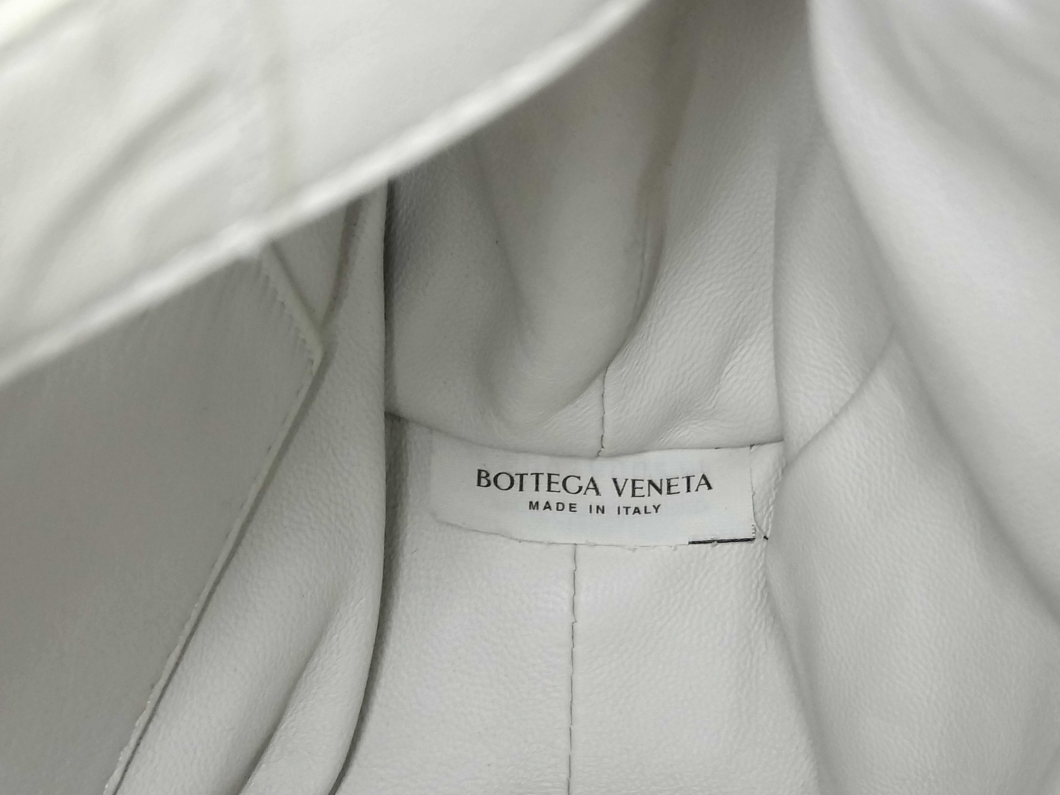 Intrecciato Bottega Shoulder Bag — view 9