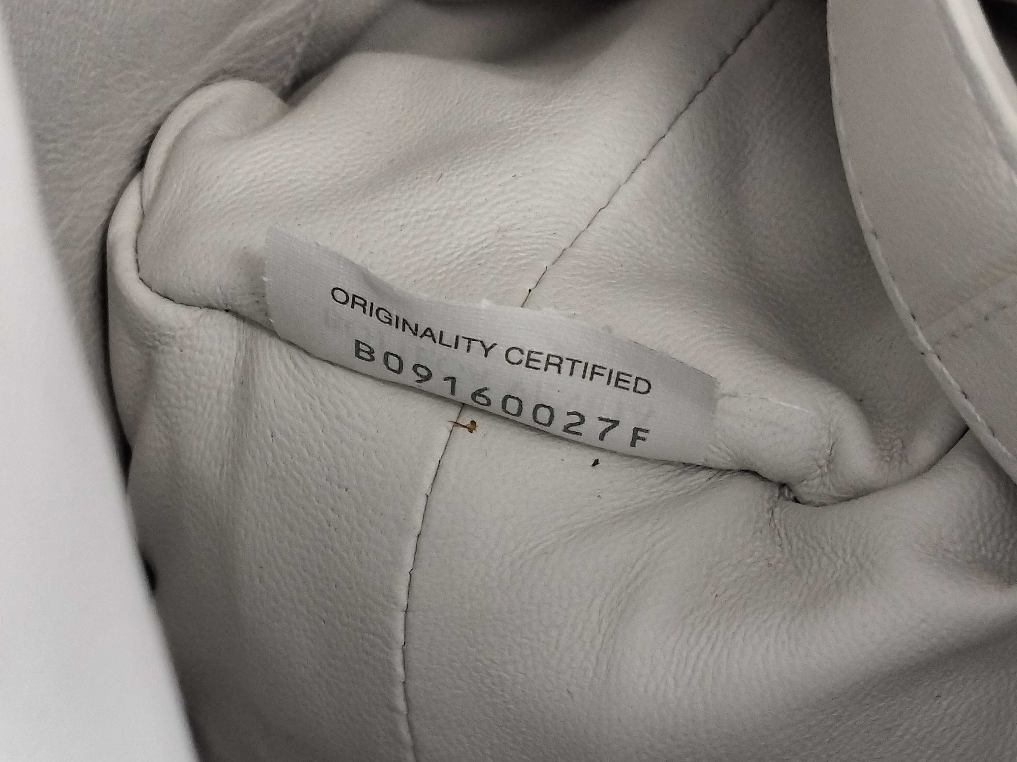 Intrecciato Bottega Shoulder Bag — view 10
